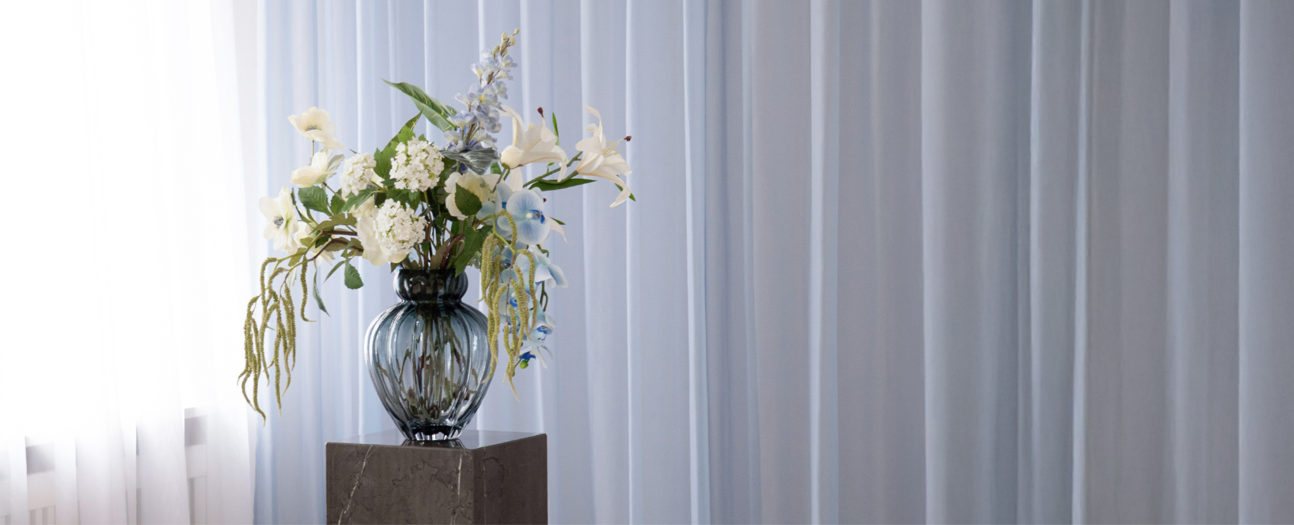 Specktrums udvalg af blå kunstige blomster