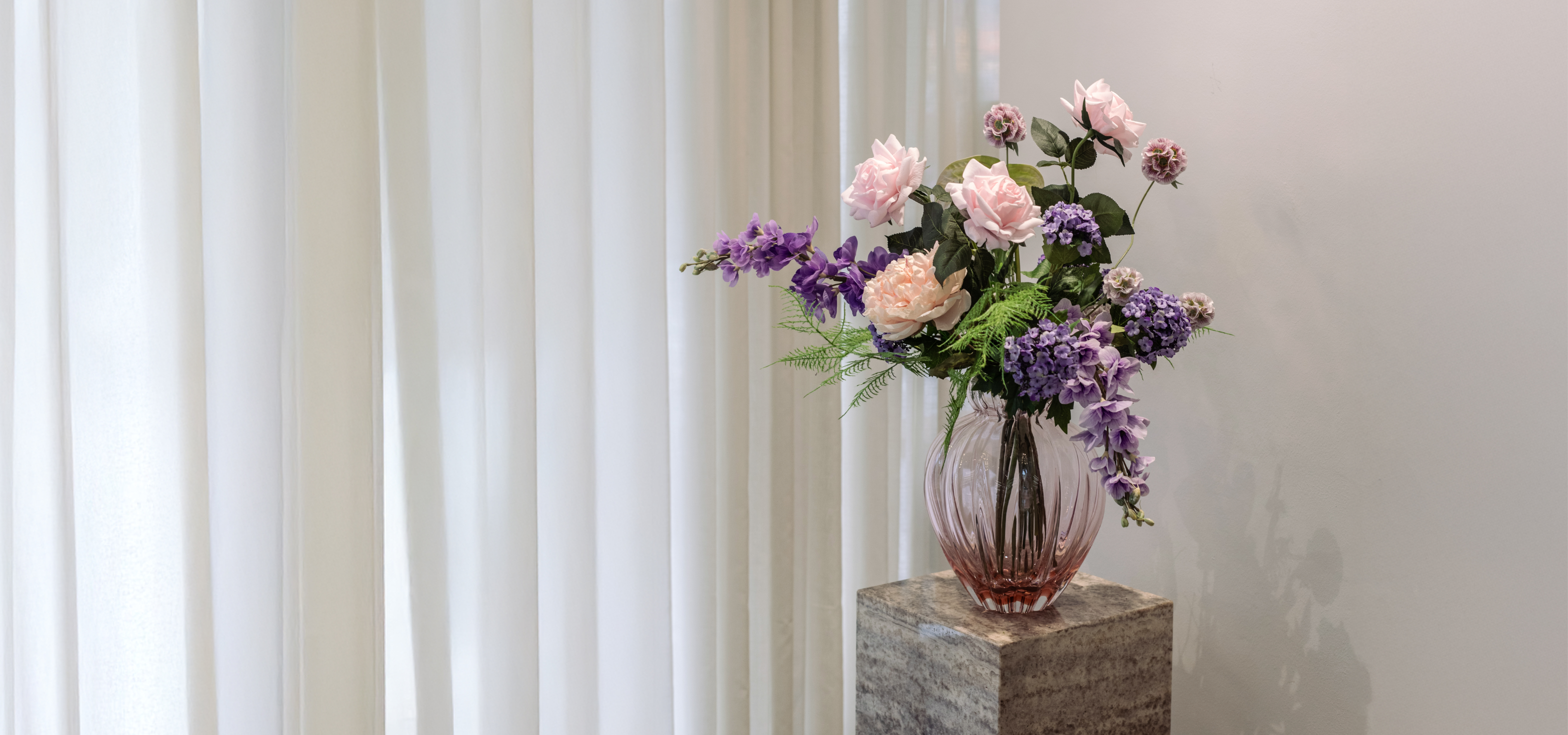 Lilla kunstige blomster