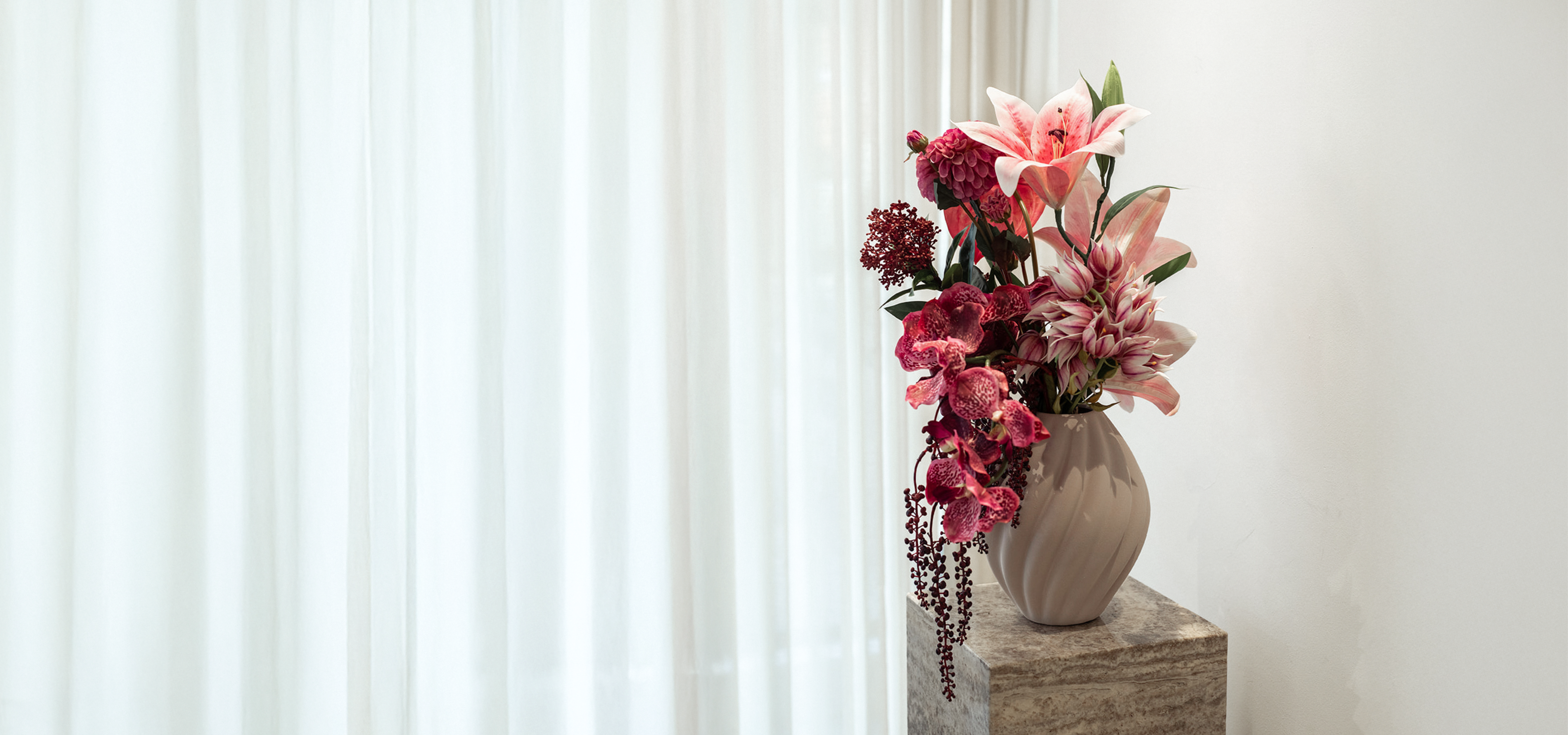 Lyserøde kunstige blomster