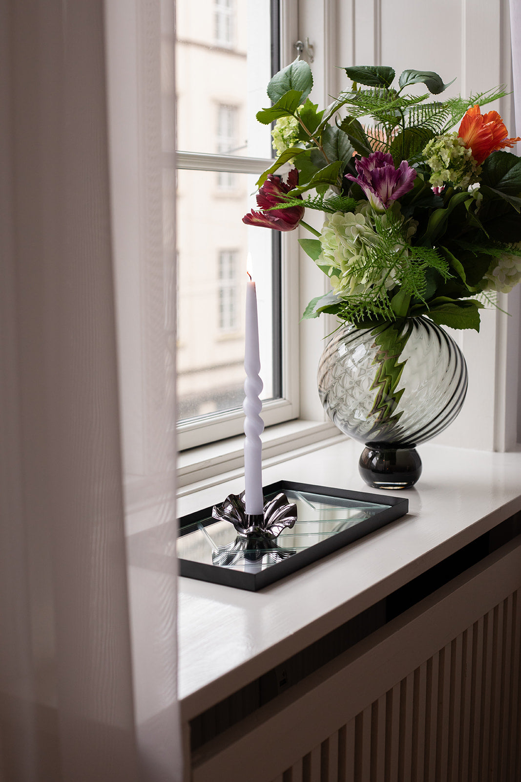 Shop looket - Lea lysestage med halvt snoet lys
