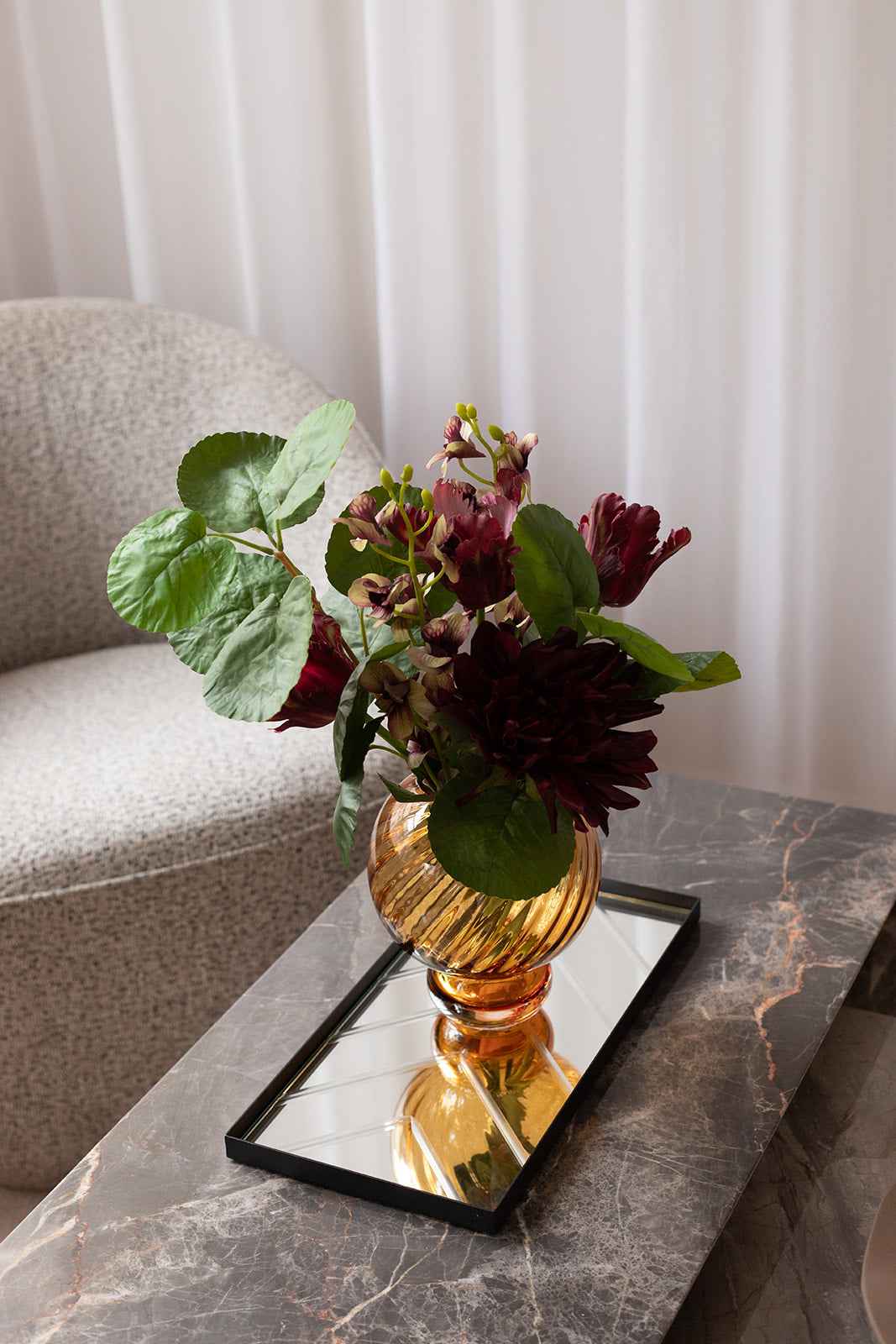 Shop looket - Meadow vase amber og Herringbone bakke