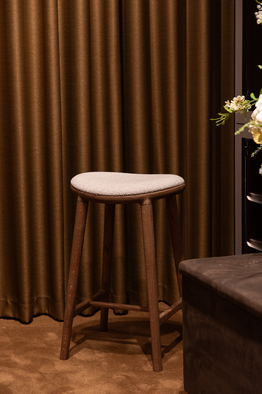 Nohr Barstol - Brunolieret Eg | Hvid Bouclé