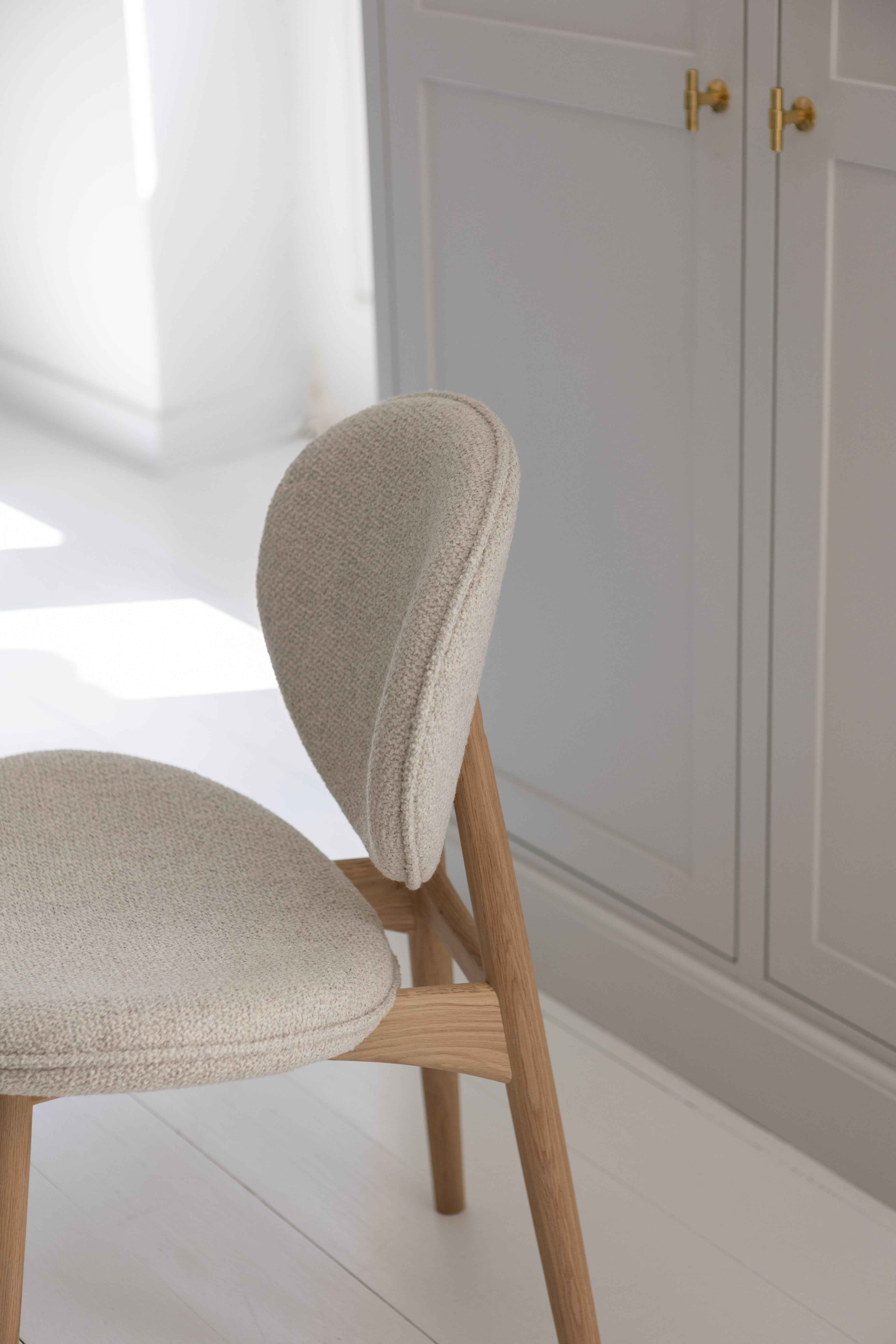 Nohr spisebordsstol - Sæbebehandlet Eg | Hvid Bouclé