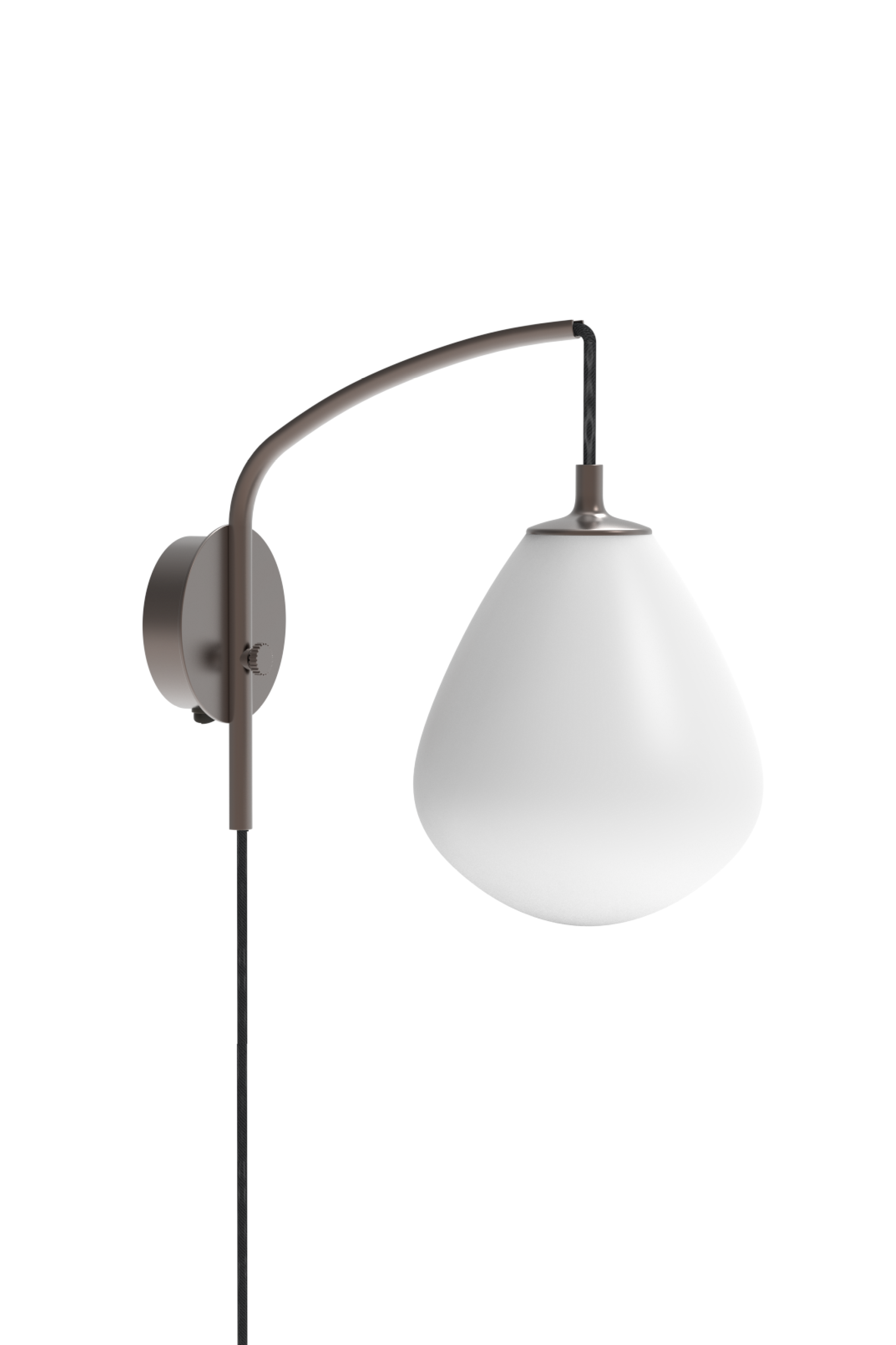 Elegant væglampe med buet metalarm i mørk finish og dråbeformet opalglas skærm, monteret på rund vægplade med sort ledning.