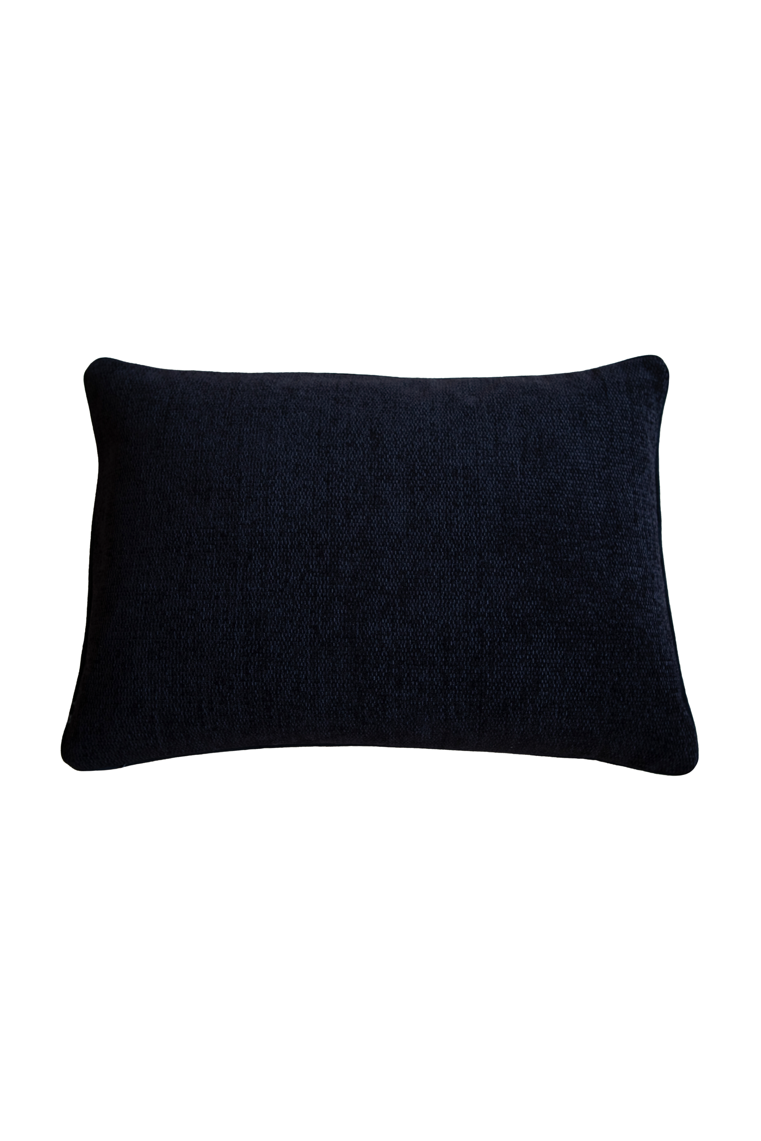 Aflang pude i sort fra Specktrum i målene 50*70 cm.