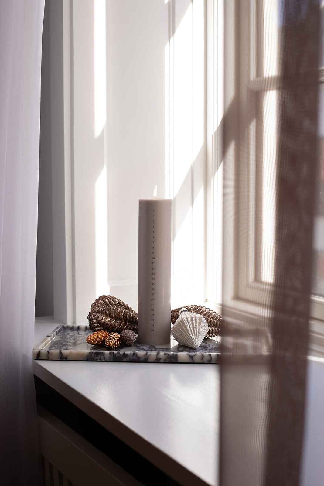 Kalenderlys - 24 øjeblikke af selvforkælelse | Taupe