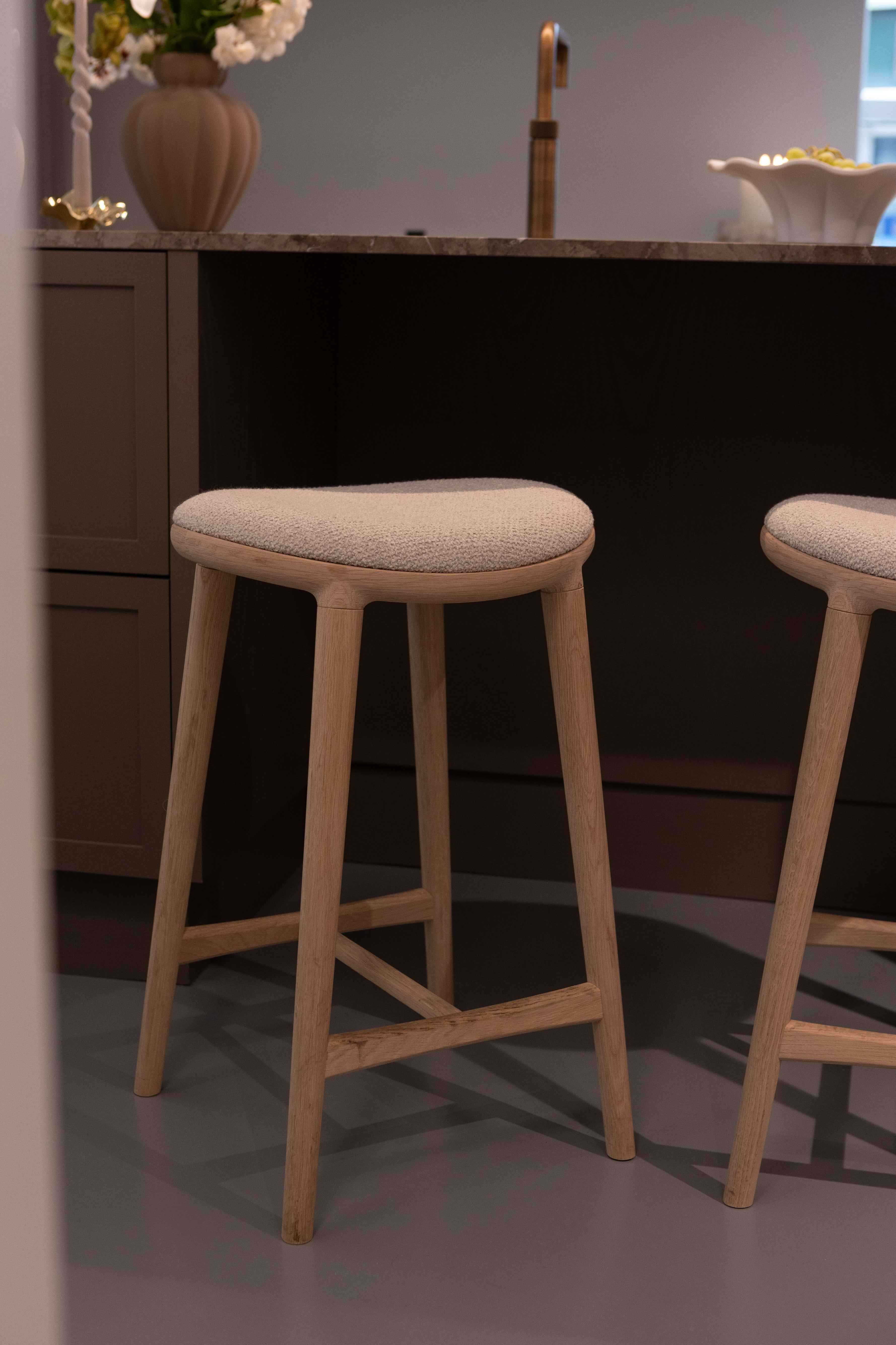 Nohr Barstol - Sæbebehandlet Eg | Hvid Bouclé