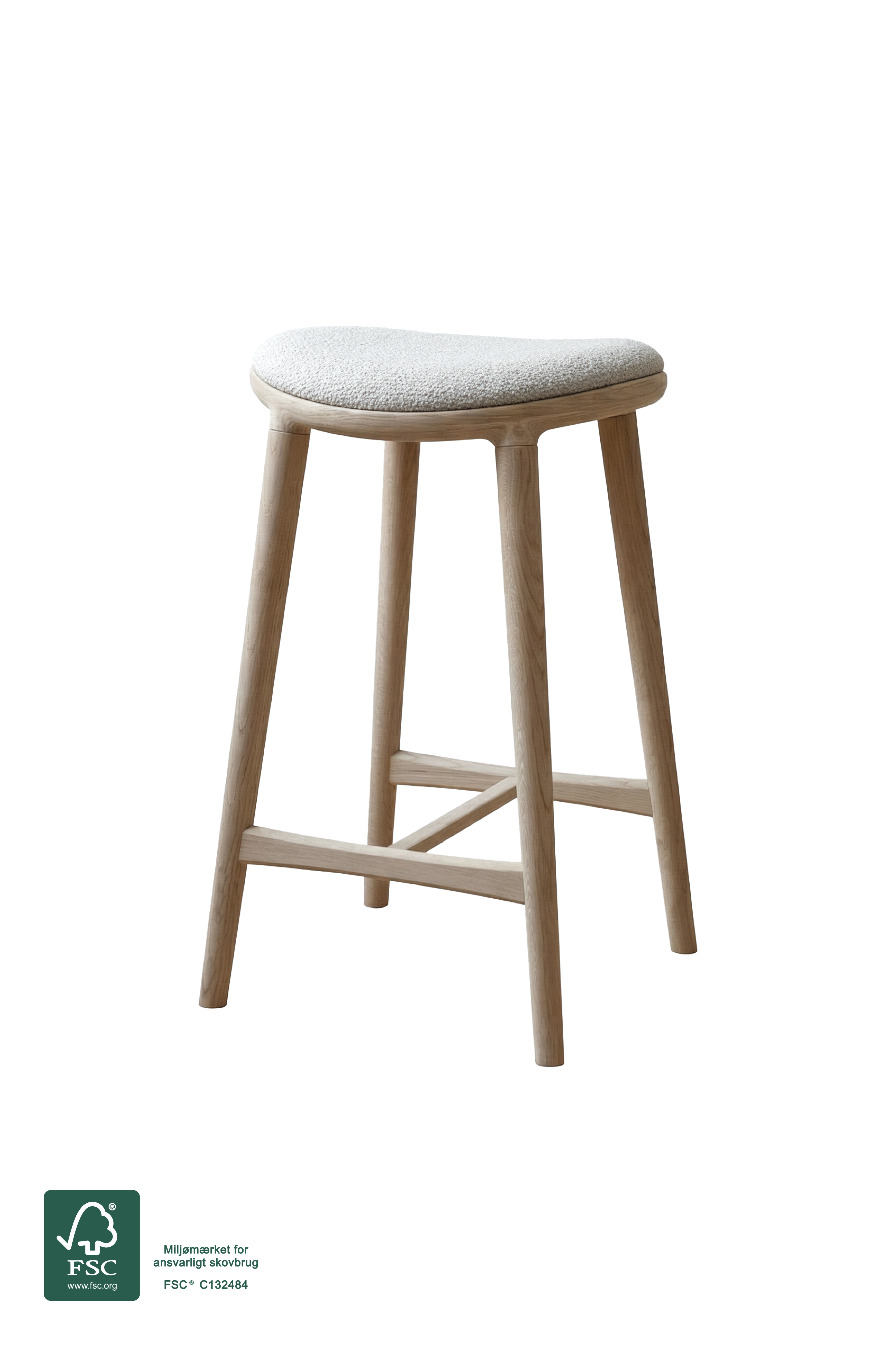 Nohr barstol i sæbebehandlet eg med hvid boucle polstring. Træet er FSC-certificeret.