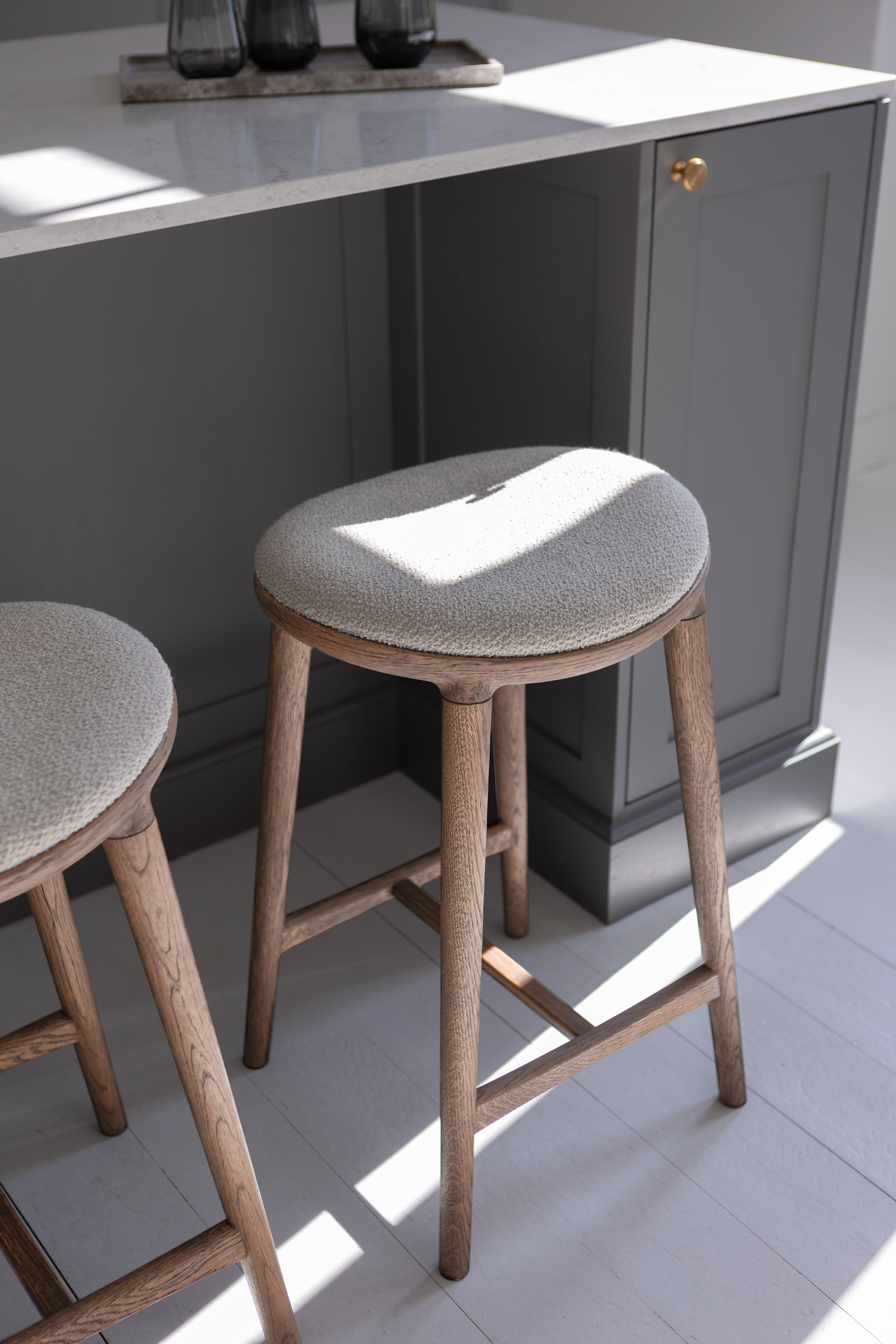 Barstol i elegante former og med god komfort. Skabt af materialer af høj kvalitet.