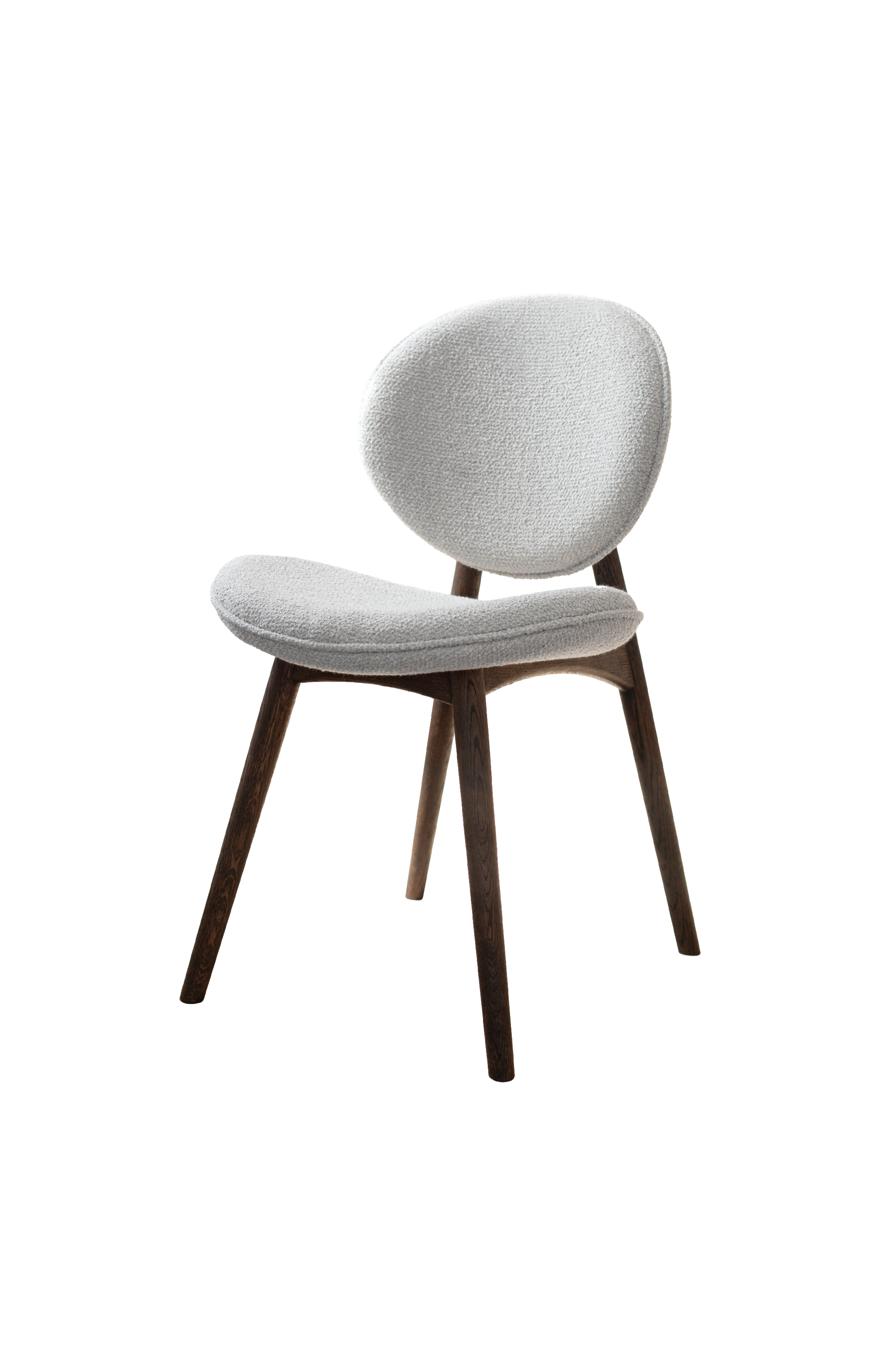 Nohr spisebordsstol fra Specktrum i mørkolieret egetræ og hvid boucle. Dansk design. FSC-certificeret egetræ og polstret sæde og ryglæn.