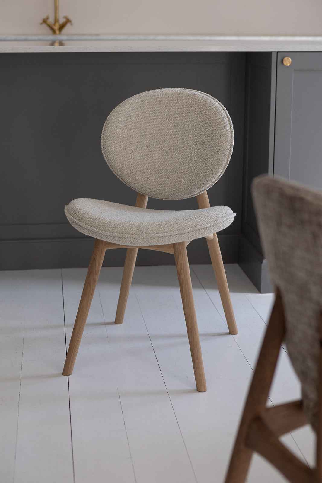 Nohr spisebordsstol - Sæbebehandlet Eg | Hvid Bouclé