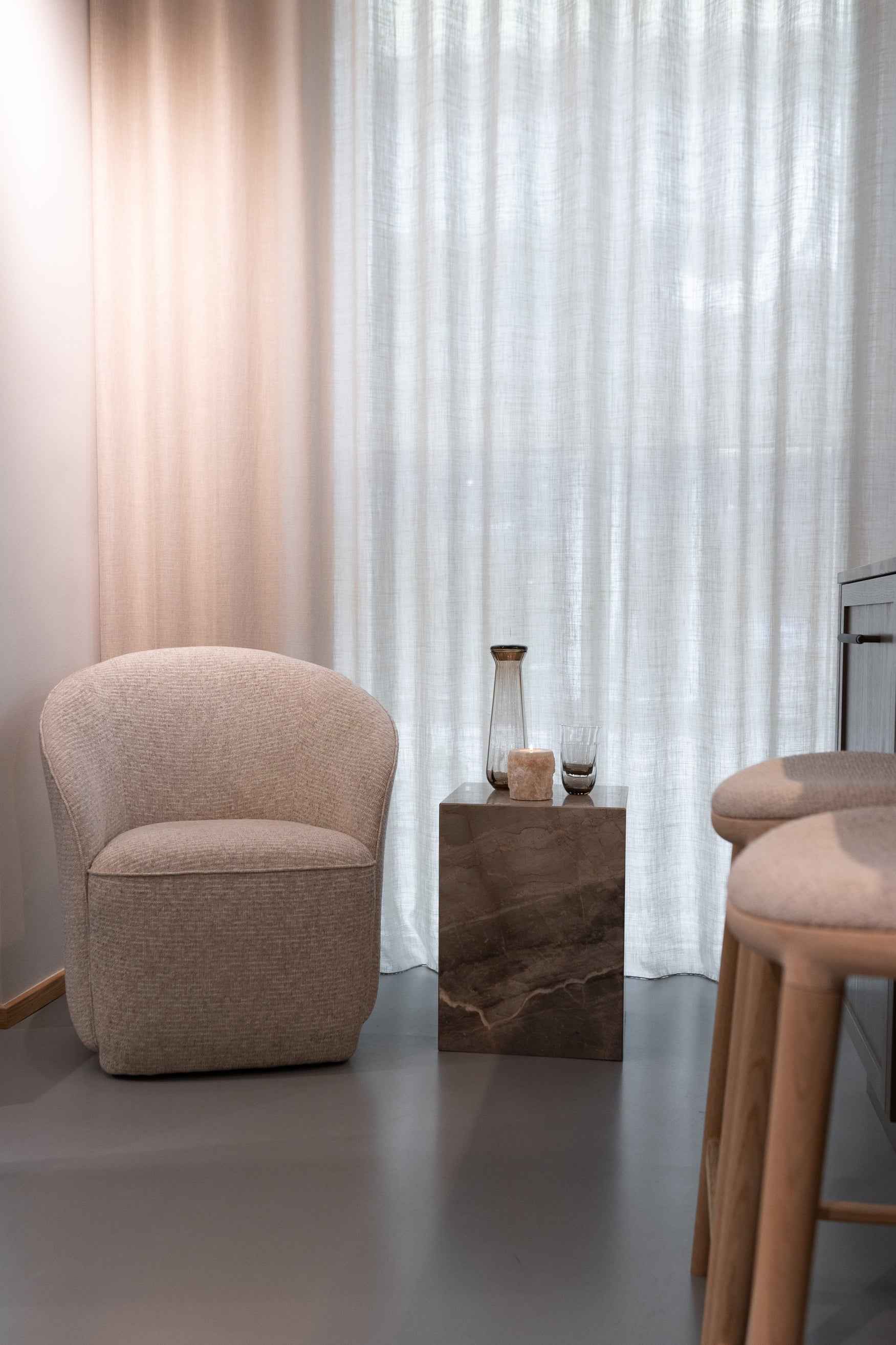 Olivia loungestol - Hvid/Sand