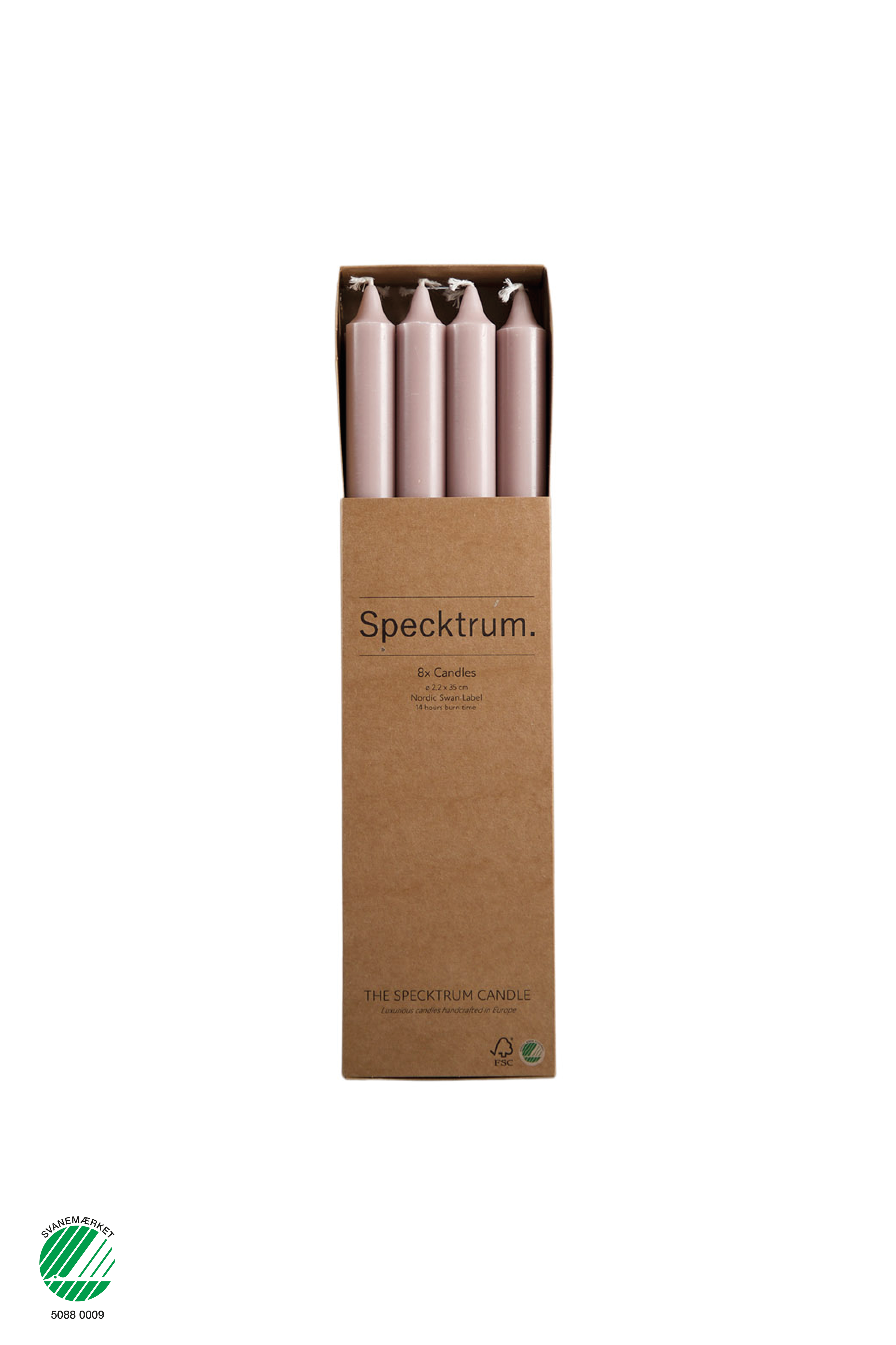Pakke med 8 lyserøde stearinlys fra Specktrum i en brun papæske med sort tekst. Æsken er mærket med FSC- og Svanemærke-logoer.