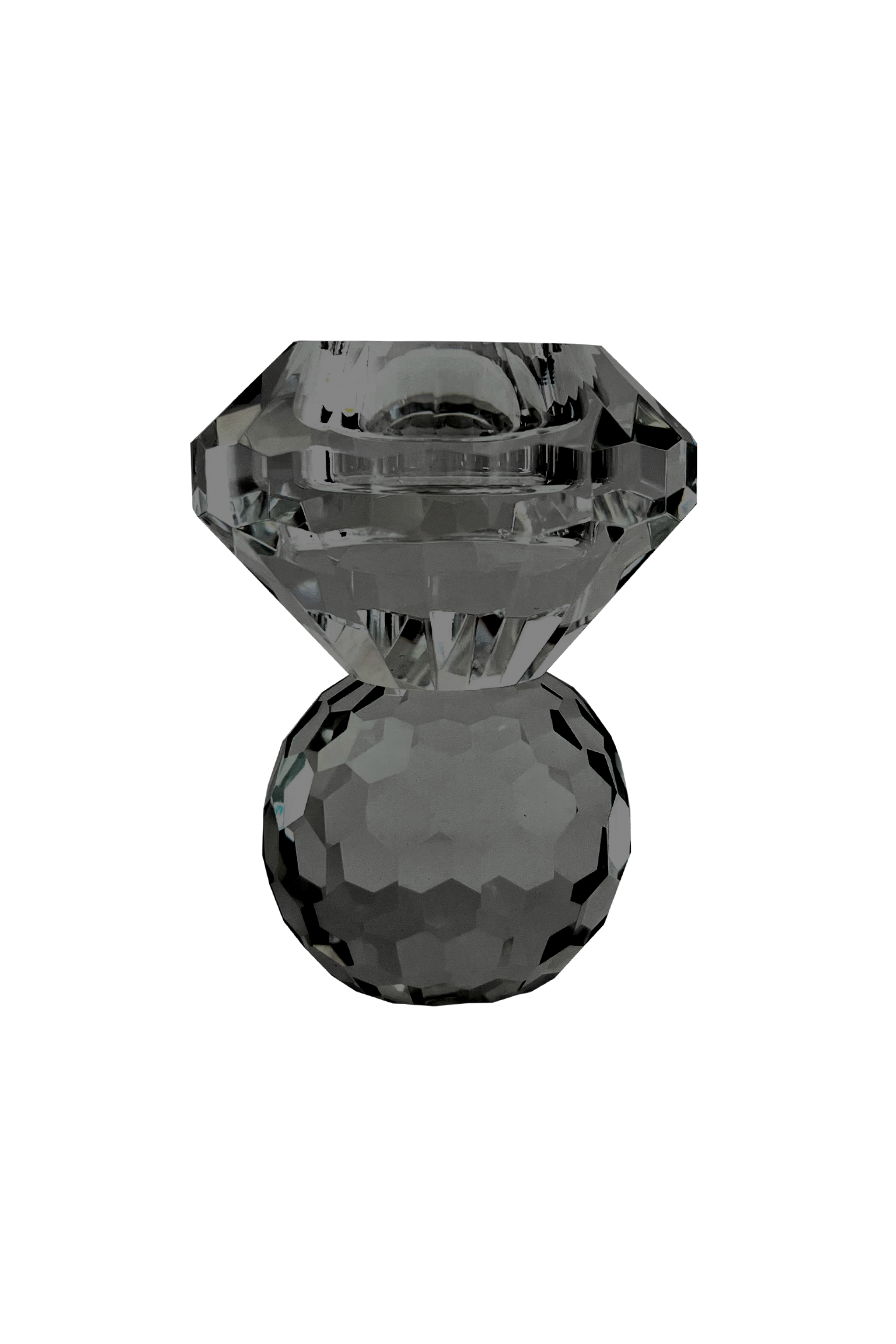 En lysestage i solidt, facetslebet klart krystal. Stagen består af en kugleformet bund og en diamantformet top med en fordybning til fyrfadslys.