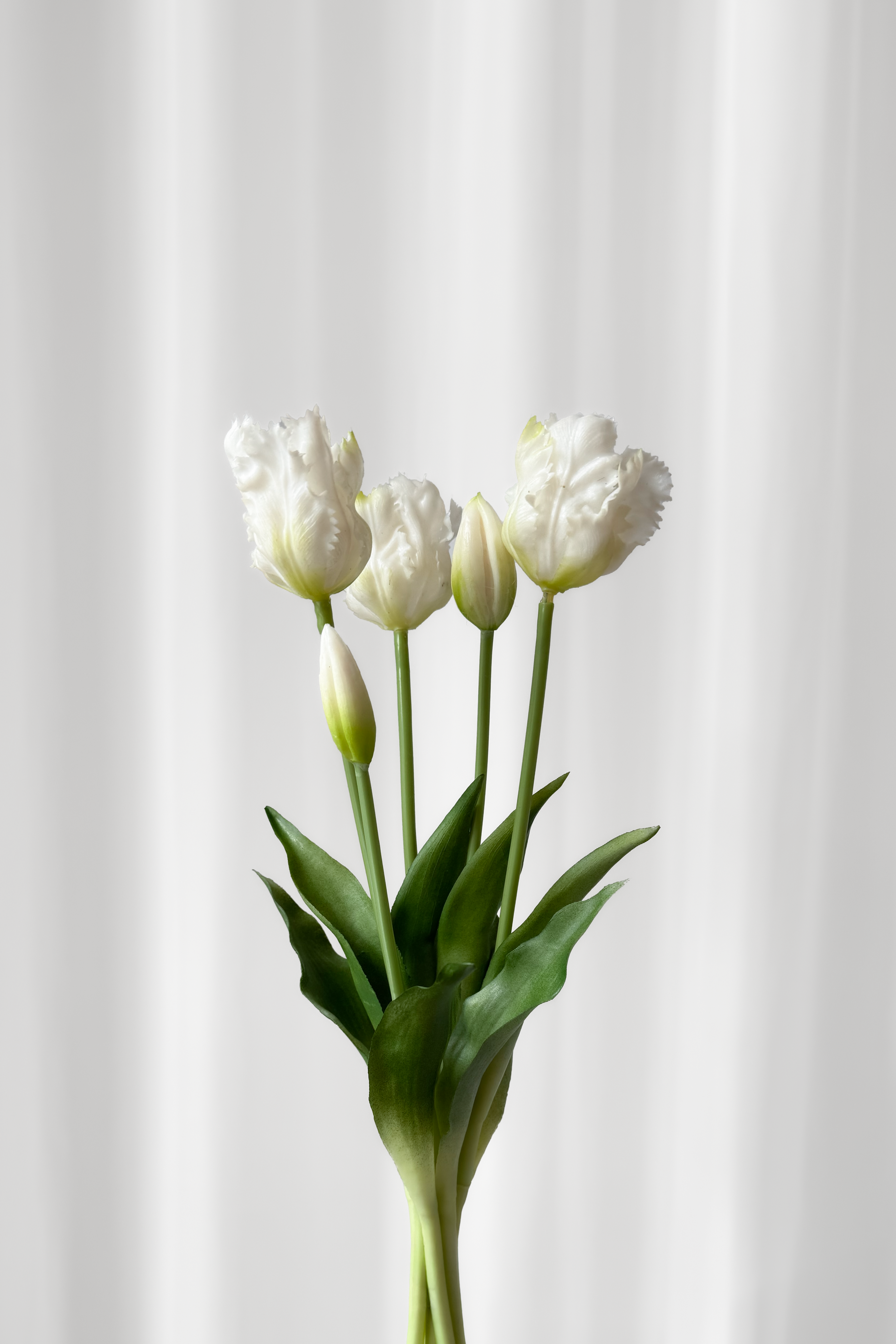 Naturtro kunstige papegøjetulipaner i hvid. Kunstige blomster fra Specktrum.