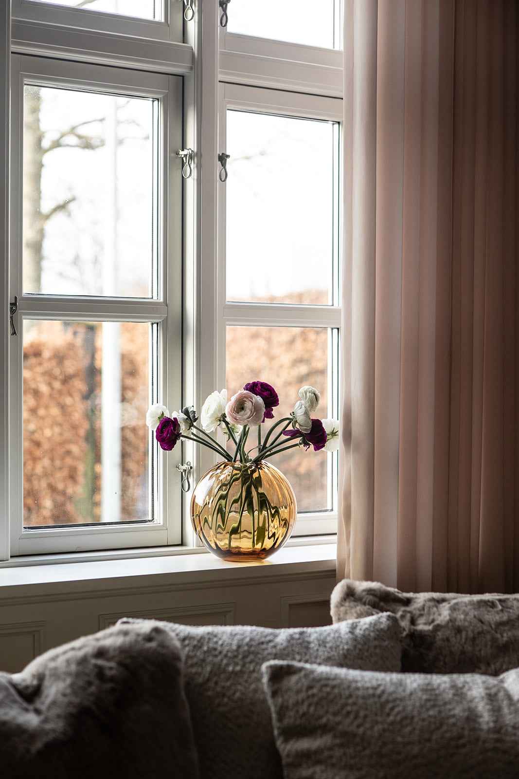 Sadie Line Vase - Amber | Lille