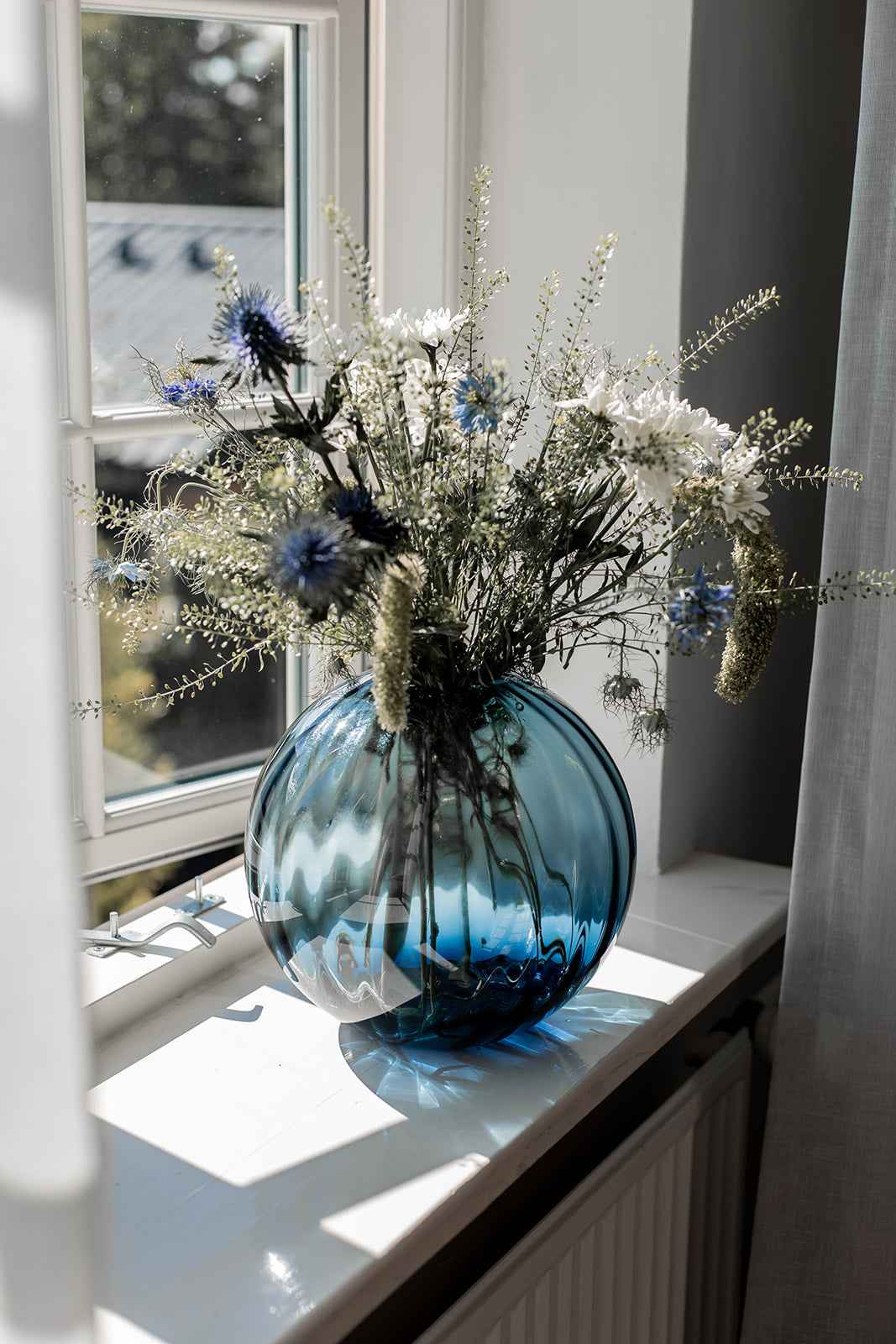 Sadie Line Vase - Blå | Mellem