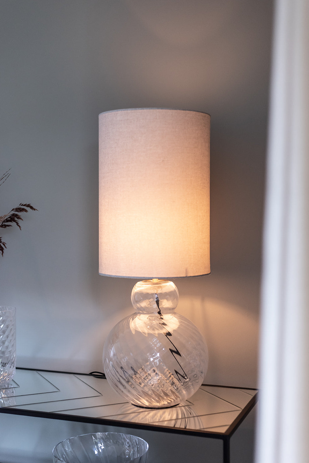 Lily klar bordlampe og sylvester lampeskærm