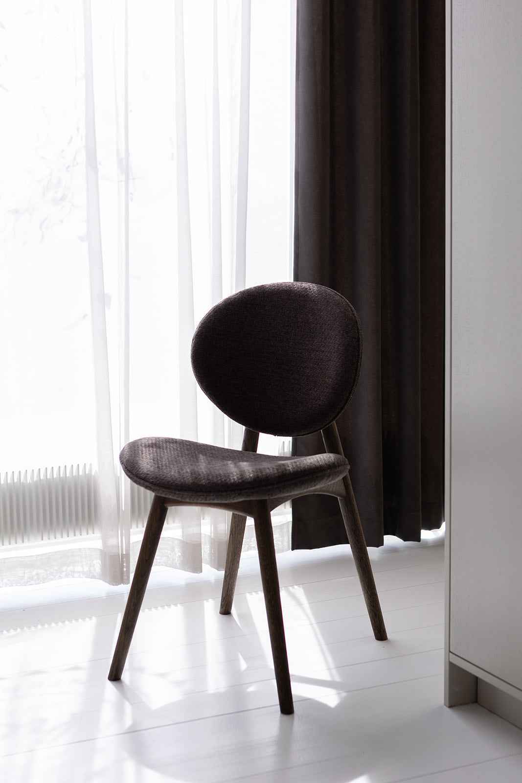 Nohr spisebordsstol - Mørkolieret Eg | Mørkebrun