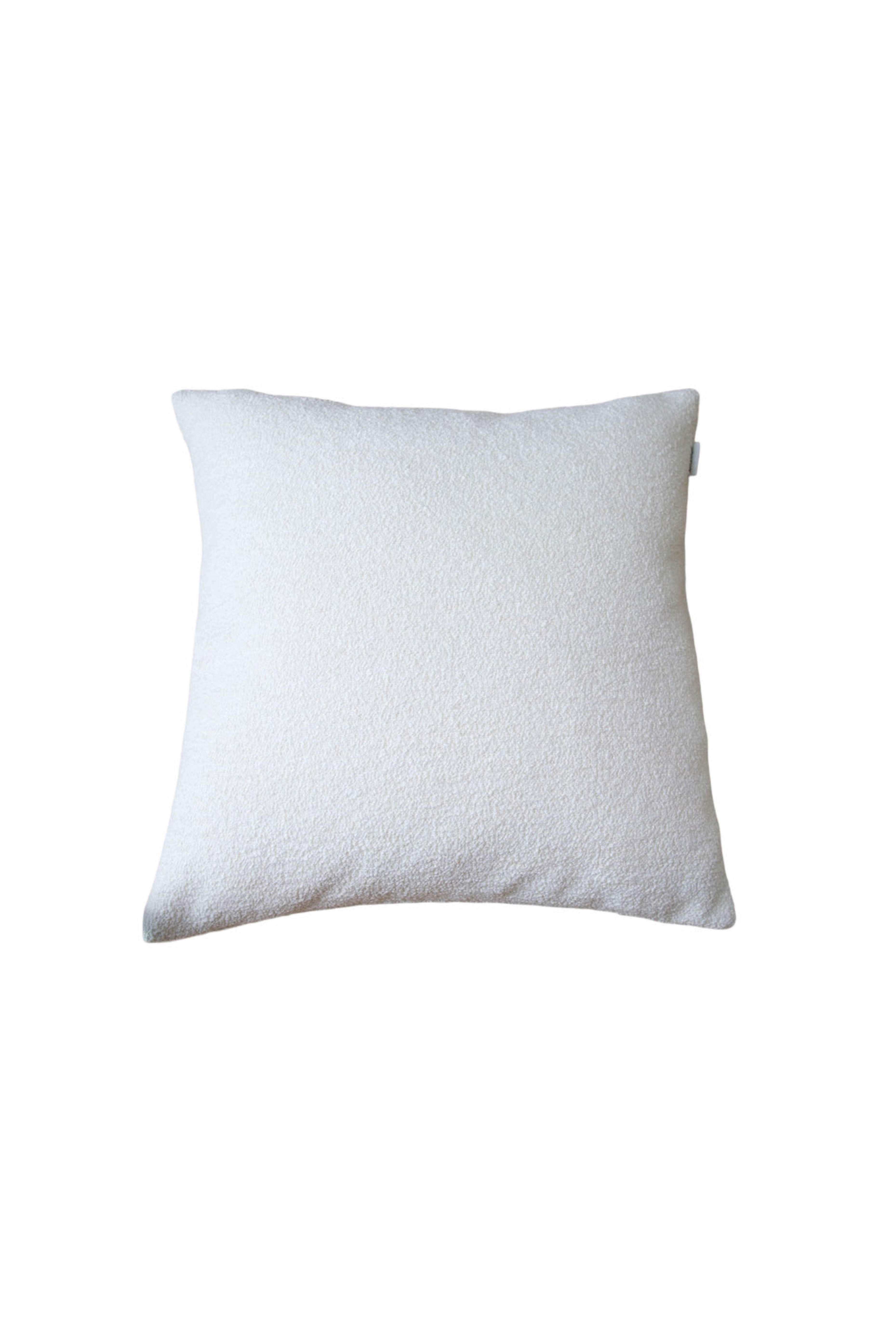 Wilma puden i ivory med boucle struktur.