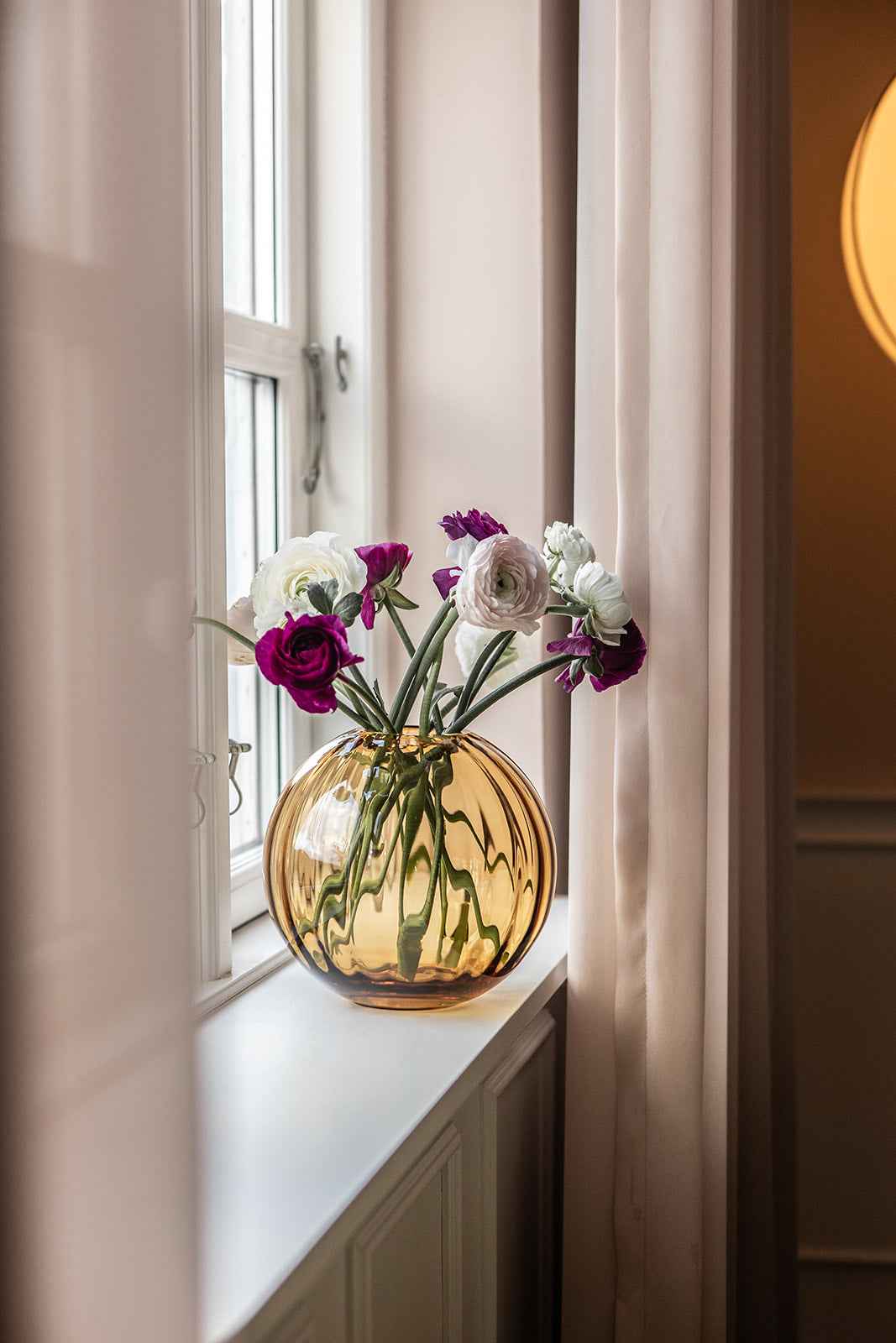 Sadie Line Vase - Amber | Lille