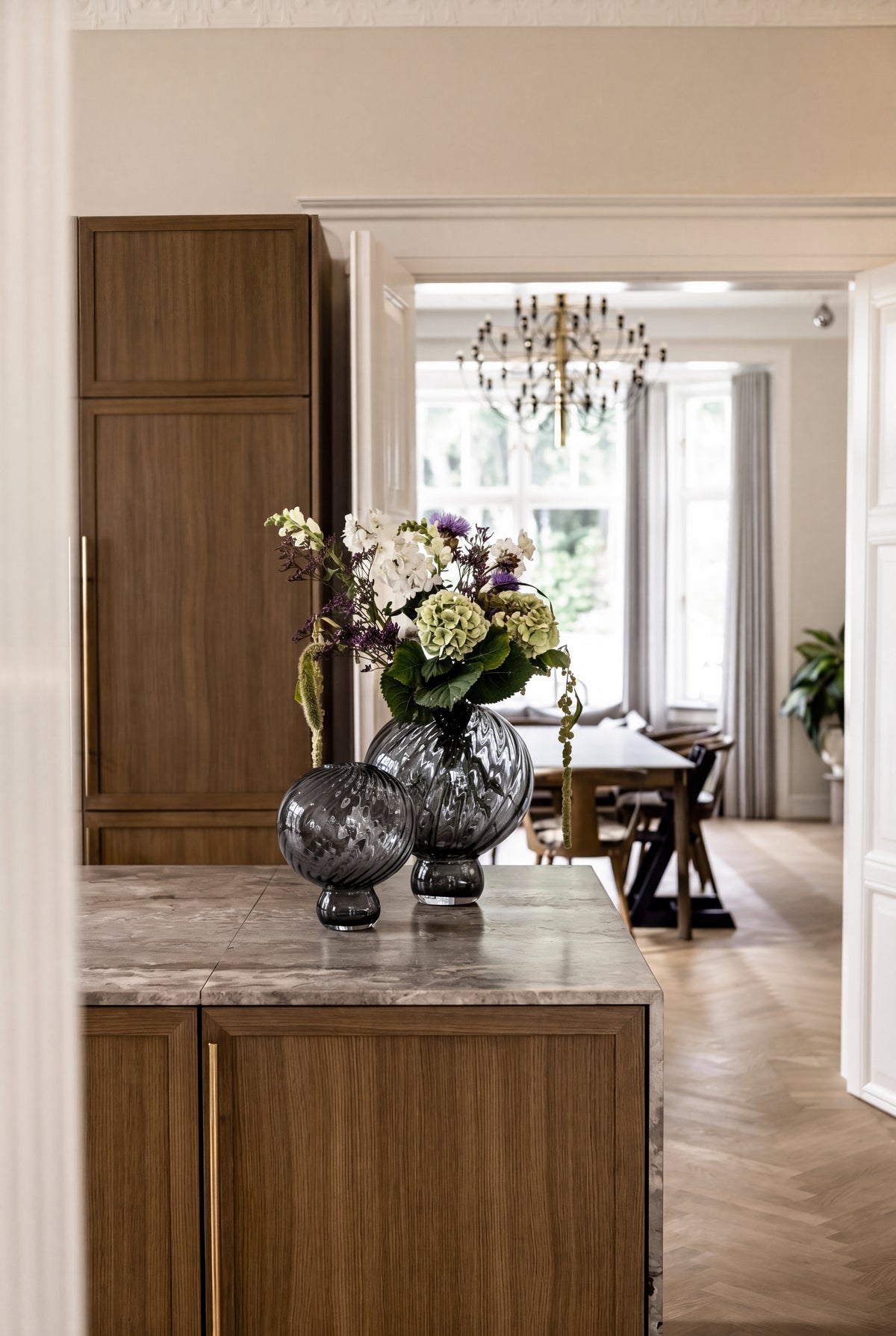 Meadow Swirl Vase - Grå | Mellem