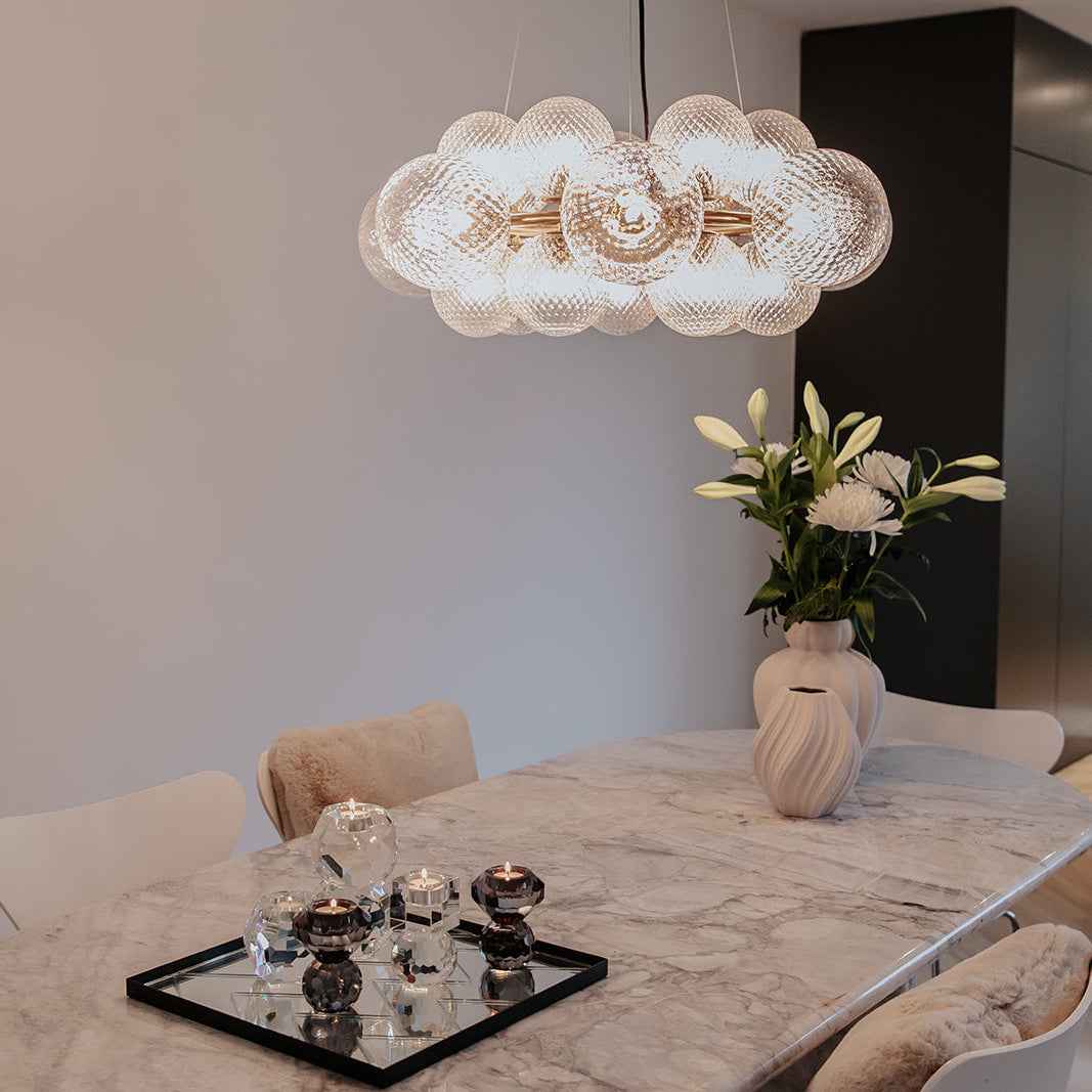 liva lysekrone med keramikvaser og krystal lysestager