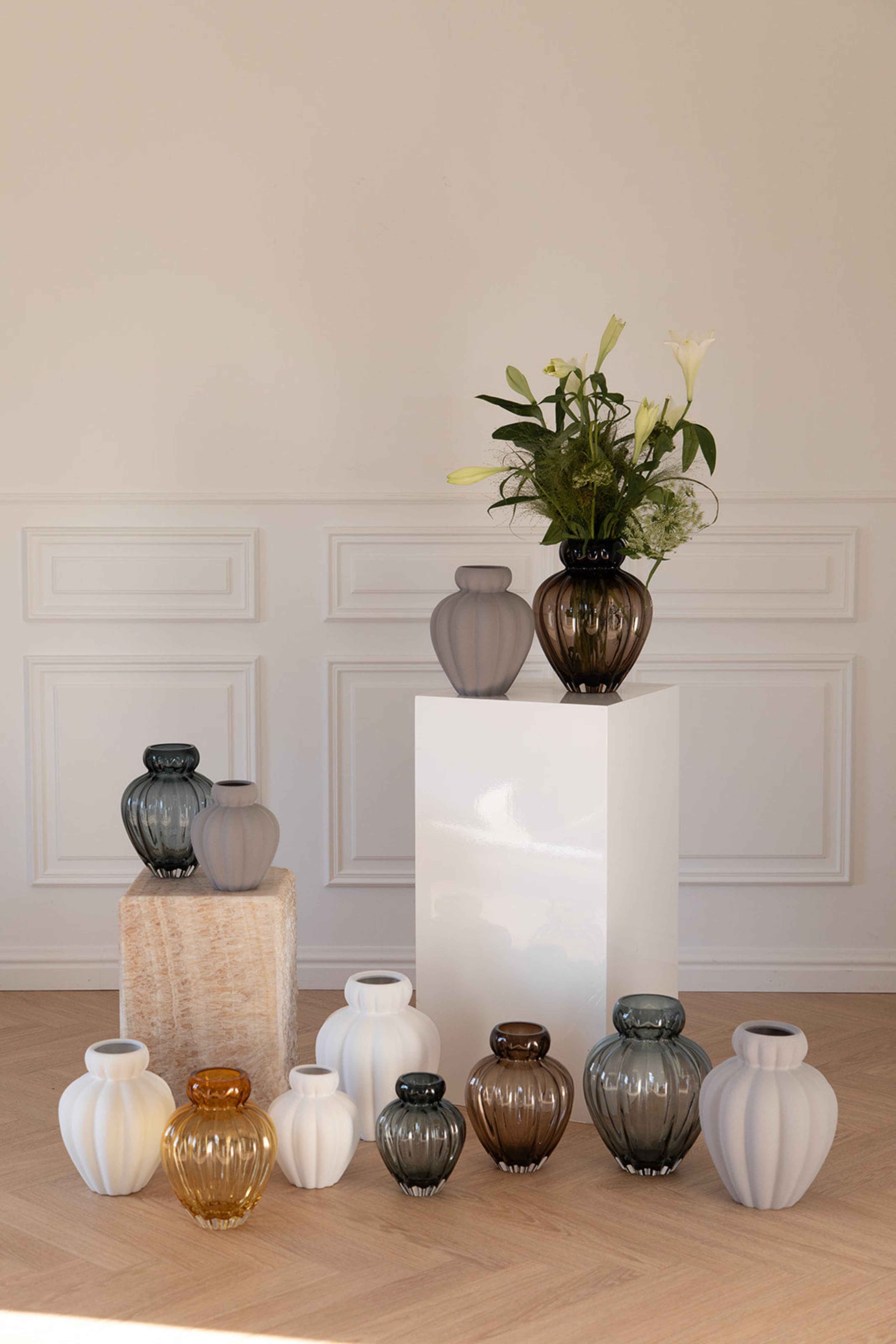 Penelope Vase - Grå | Mellem