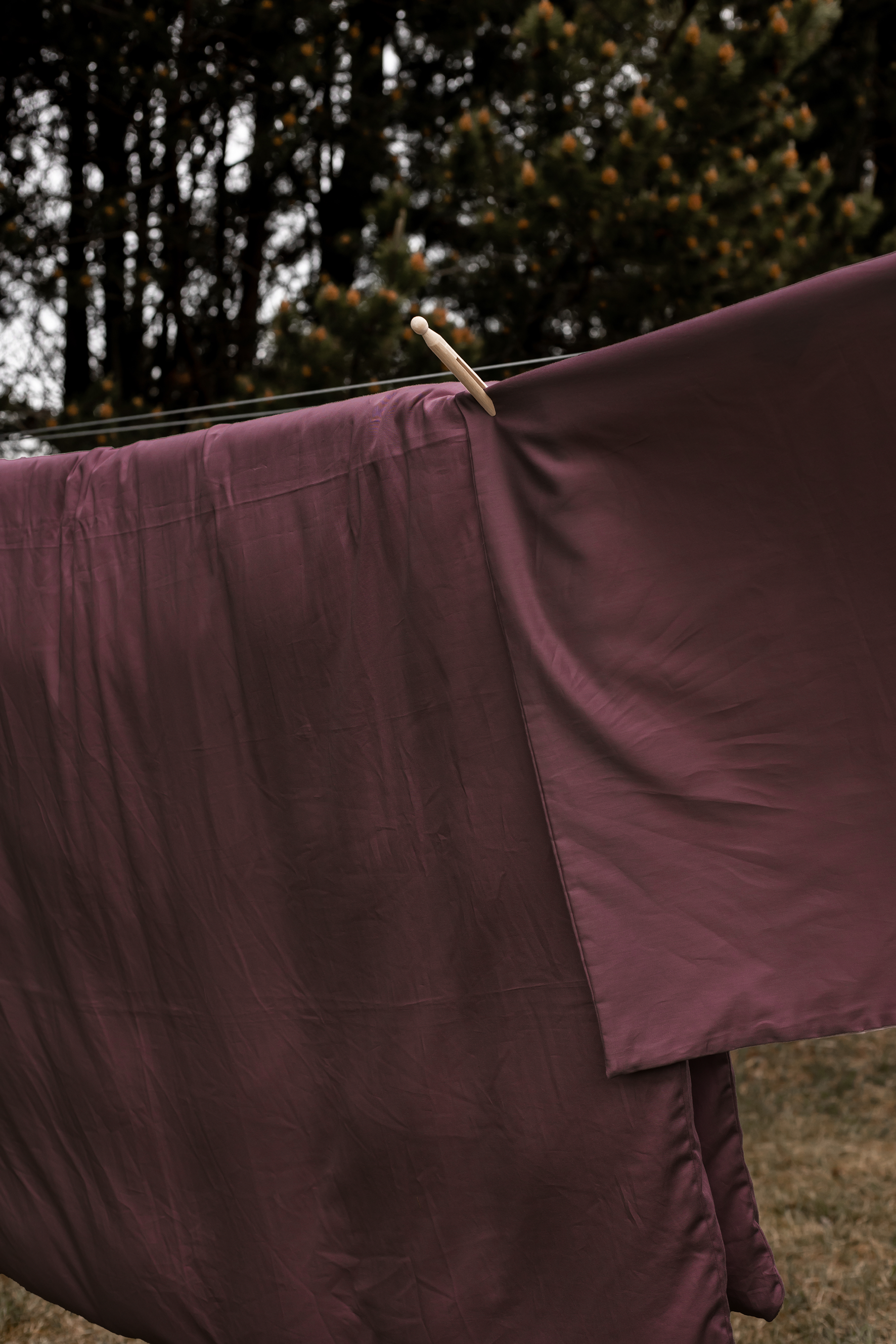 Sengetøj i ekstra længde fra Specktrum i bordeaux farve.