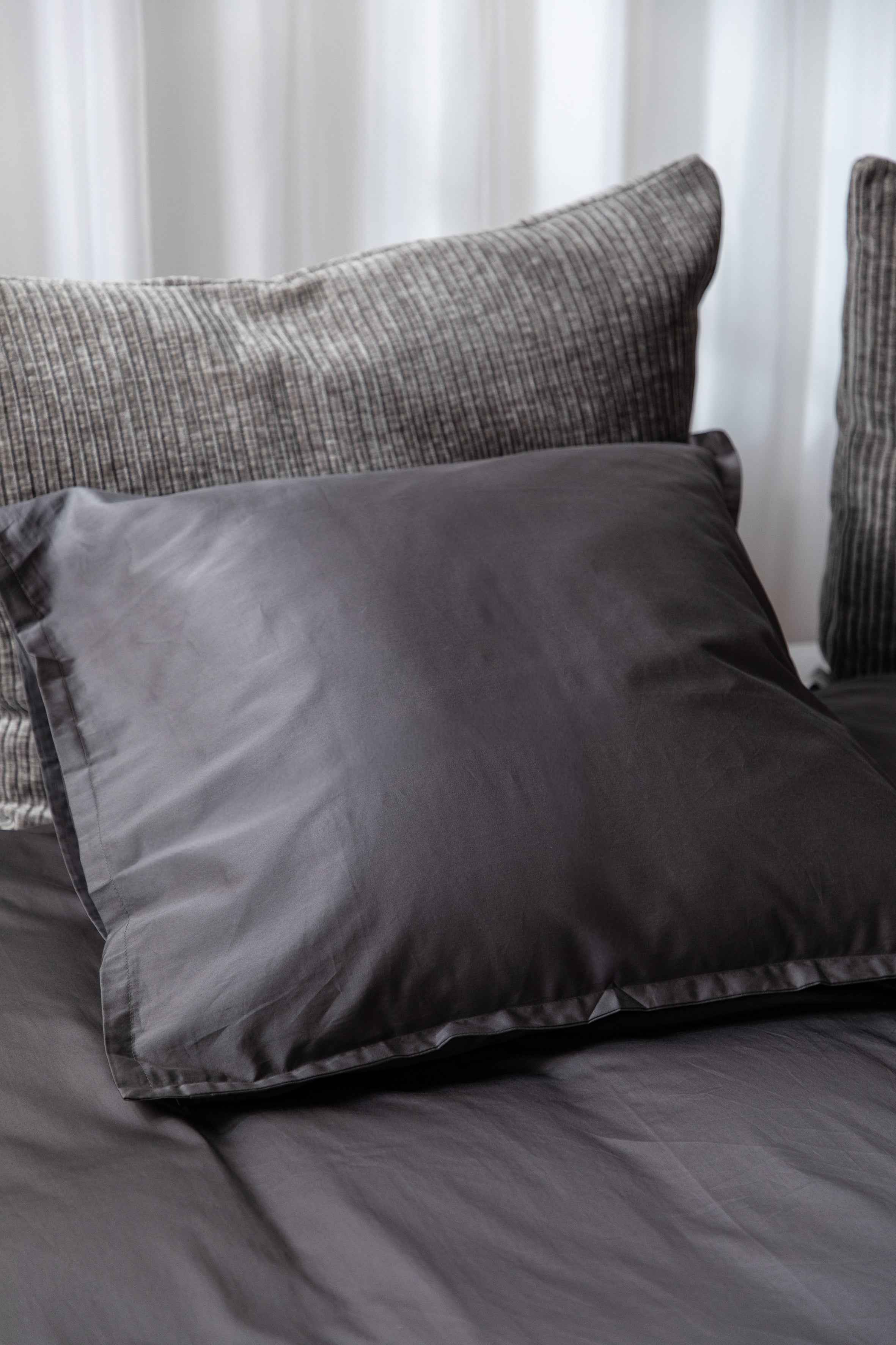 Chloe sengetøj - Shadow | 140*220