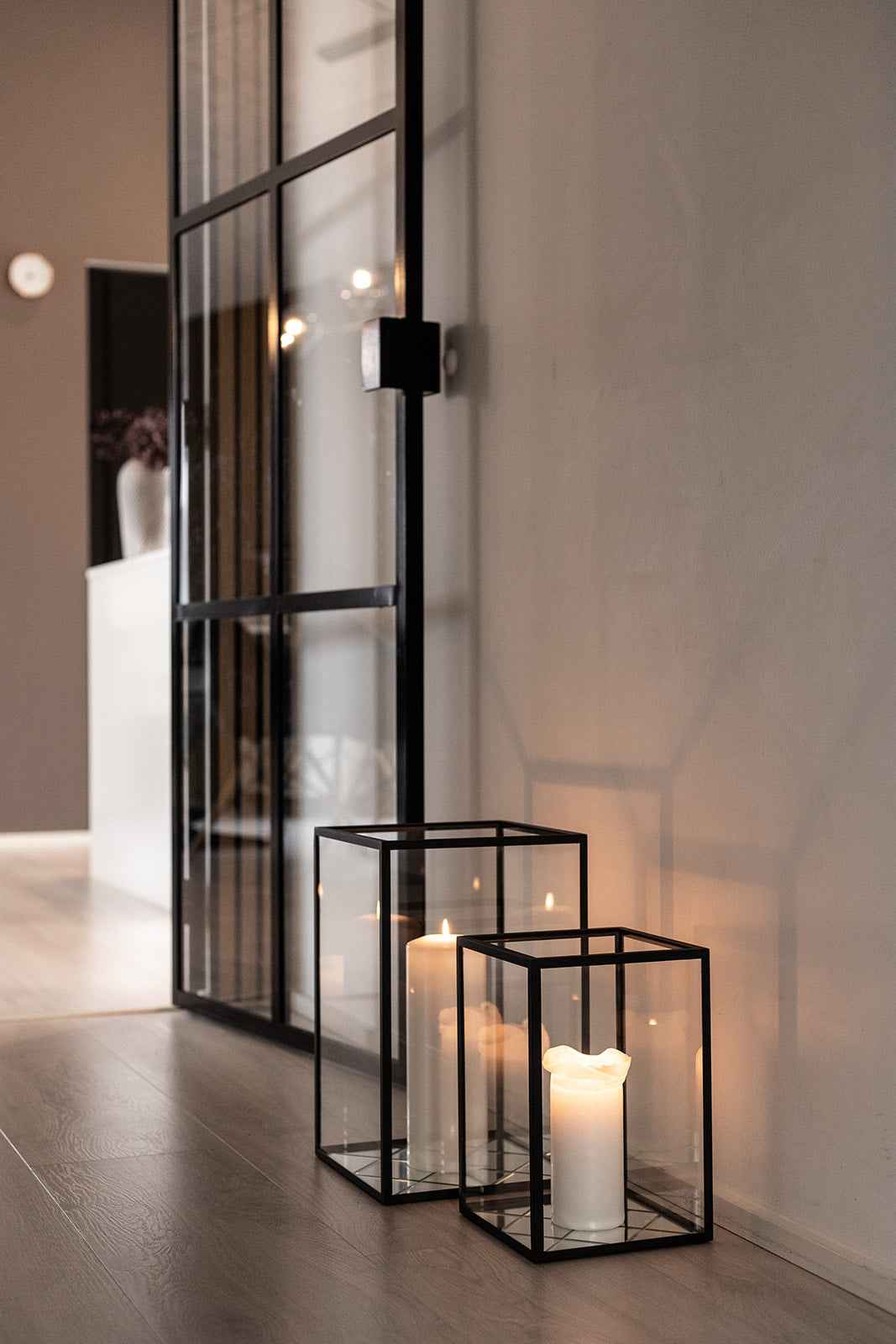 Harlequin Lanterne - Klar spejl | Sort ramme | Mellem