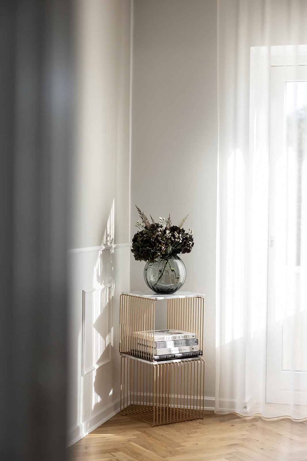 Sadie Line Vase - Grå | Mellem