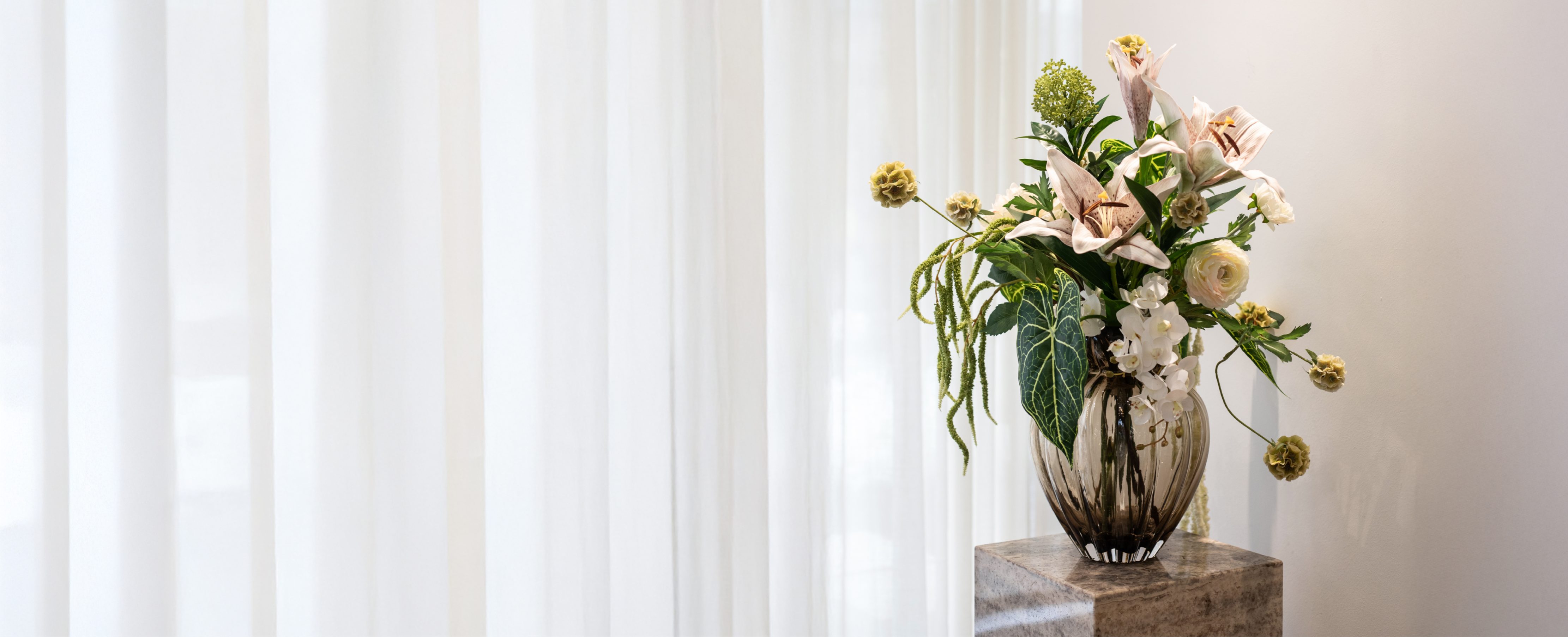 Specktrums udvalg af gule kunstige blomster