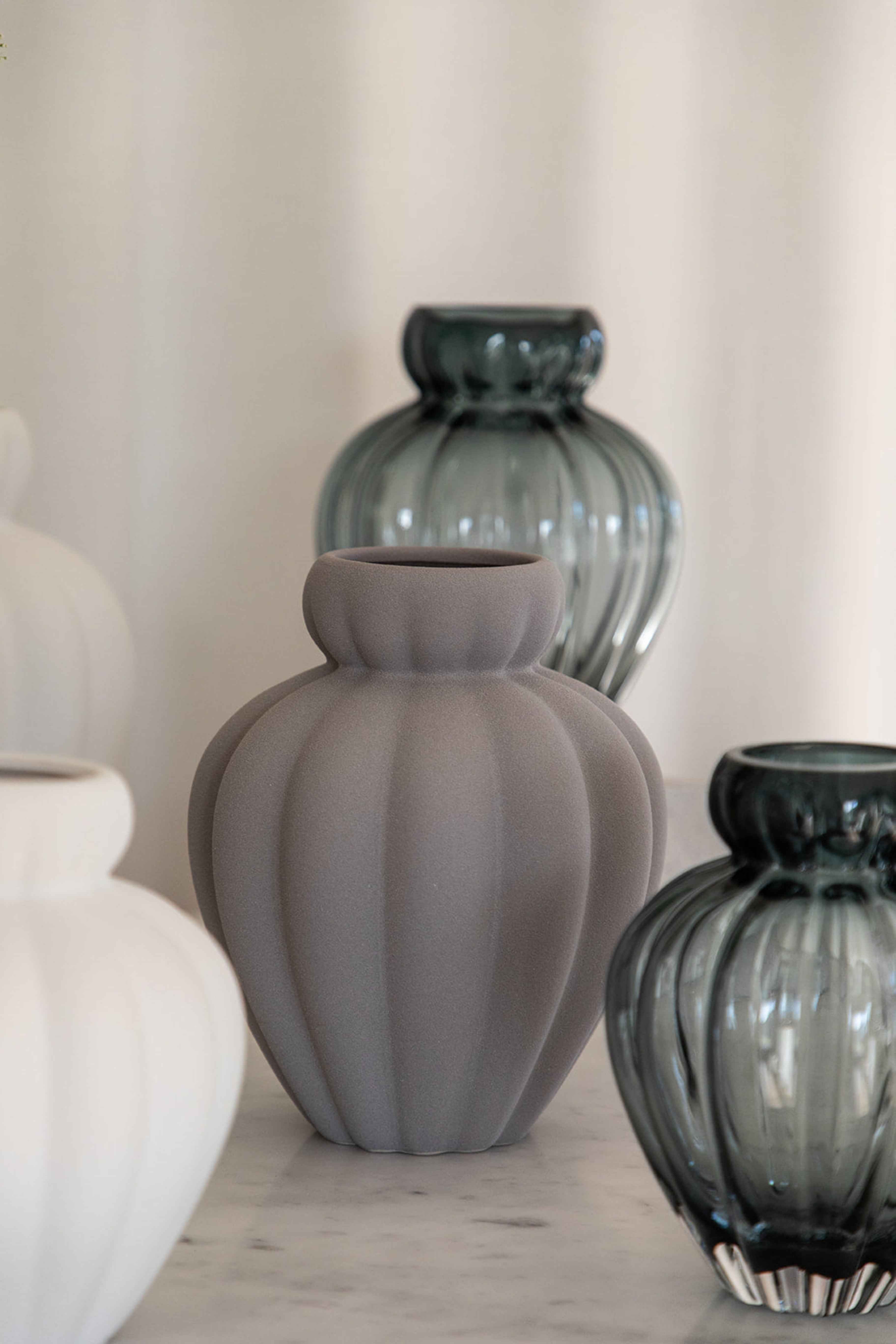 Penelope Vase - Grå | Mellem
