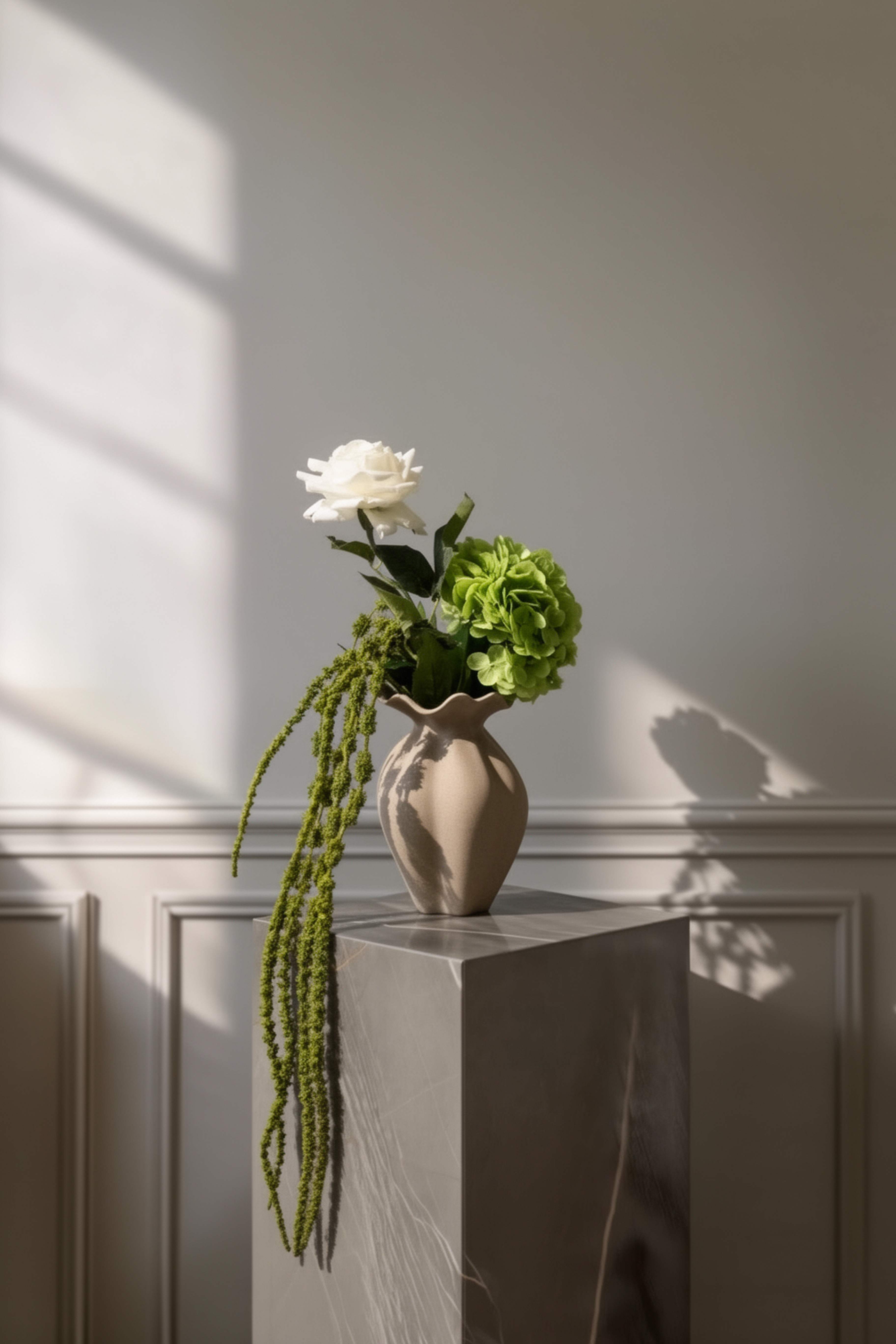 Lille buket i grønne og hvide nuancer. 