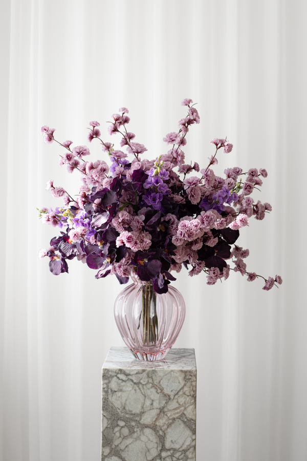 Stor og ekstravagant bulet i lilla farver. Naturtro kunstige blomster fra Specktrum.