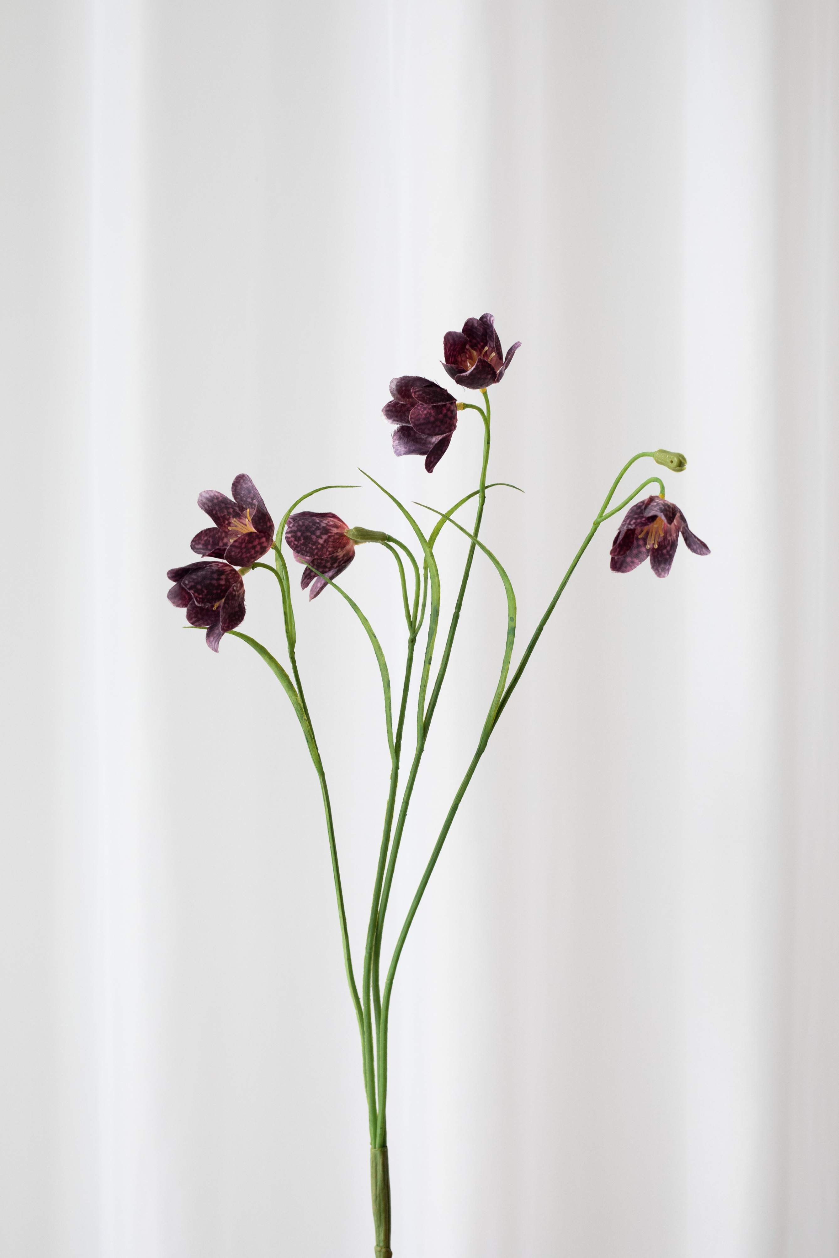 Klokkeblomst i mørkelilla. Kunstig stilk med naturtro detaljer fra Specktrum.
