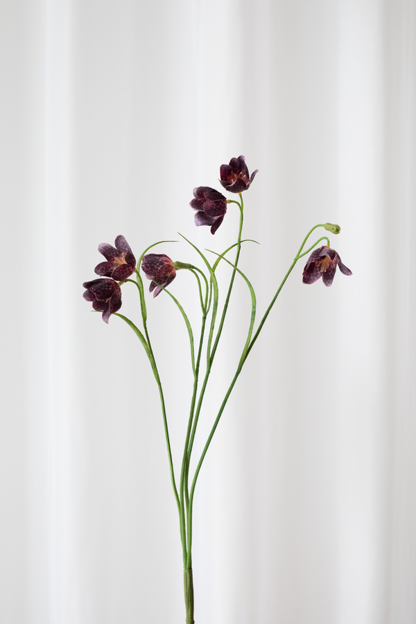 Klokkeblomst i mørkelilla. Kunstig stilk med naturtro detaljer fra Specktrum.