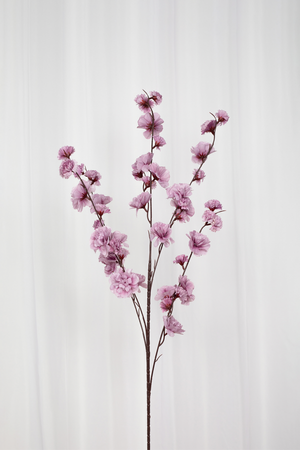 Kunstig lilla kirsebærgren.