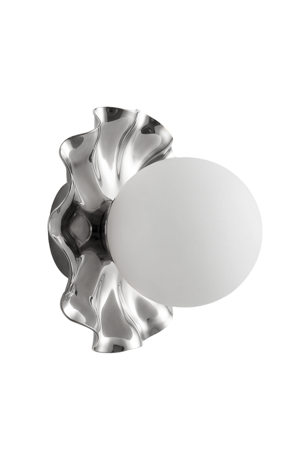 Lea Lampe i chrome med opalglas fra Specktrum. Lampen kan bruges som lofts- og væglampe.