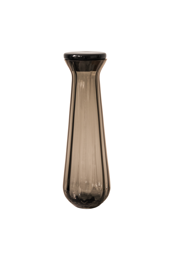 Meadow karaffel med låg i farven Topaz fra Specktrum. Karaflen er en del af Meadow serien med dens bløde former, rillede mønster og mundblæst glas. 