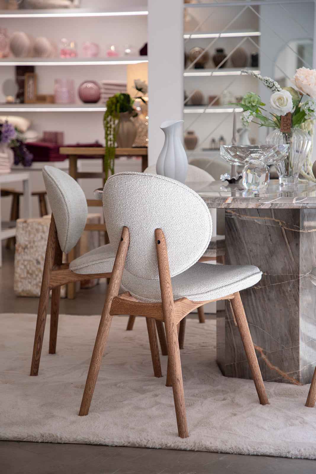 Nohr spisebordsstol - Brunolieret Eg | Hvid Bouclé