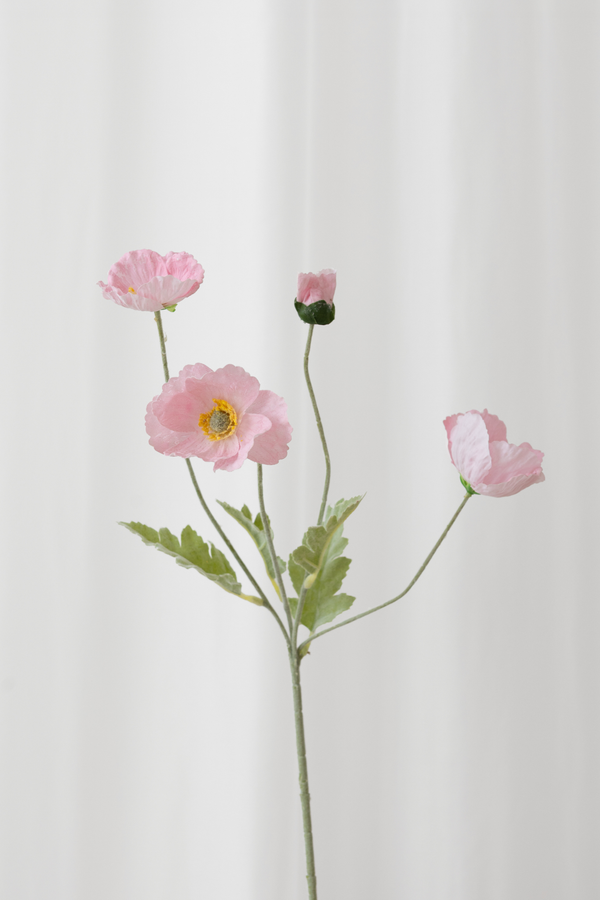 Naturtro kunstig blomst fra Specktrum. Pink valmue med naturtro detaljer til konkurrencedygtige priser.