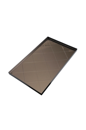 Rektangulær spejlbakke med sort ramme og bronze-tonet spejlflade med diamantmønster.