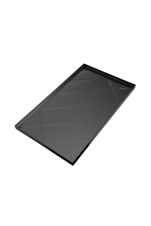 Rektangulær spejlbakke med sort ramme og diamantmønstret spejlflade, set i skrå vinkel mod hvid baggrund.