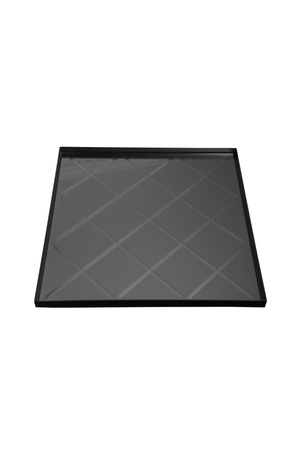 Kvadratisk sort bakke med spejlbund, dekoreret med et diamantmønster