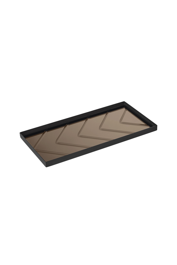 Rektangulær spejlbakke med sort metalramme og bronze spejlglasbund med indgraveret sildebensmønster. Moderne og stilrent design, velegnet til dekoration eller servering.