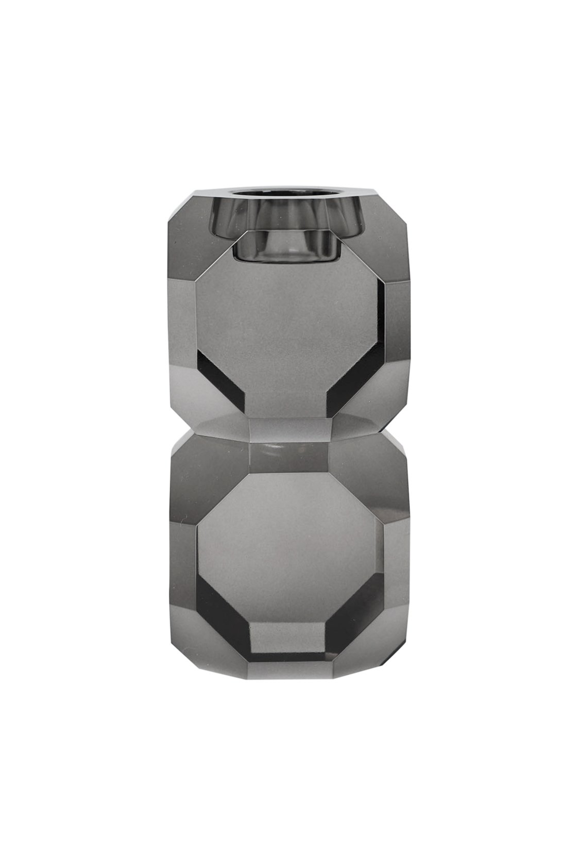 Lysestage i facetslebet krystalglas i grå farvetone, bestående af to stablede kubeformer med plads til ét lys øverst.