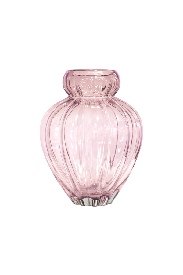 Audrey vase i rose – Mellem, mundblæst glas med elegant form fra spektrum