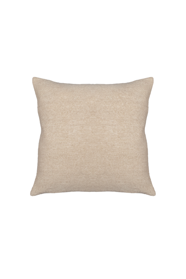Sandfarvet Alma pude fra Specktrum i målene 45*45 cm.